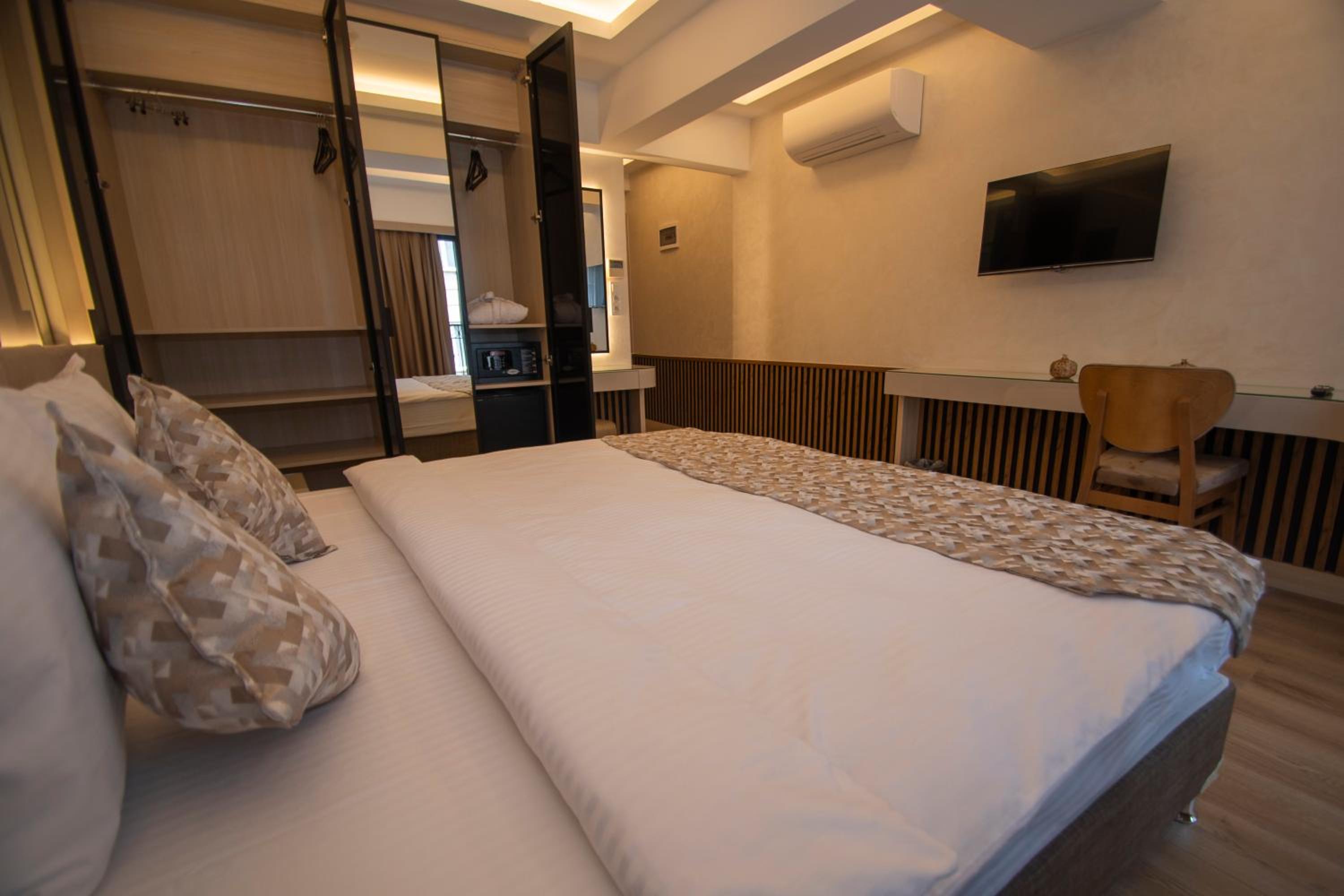 Deluxe Double Room photo 3