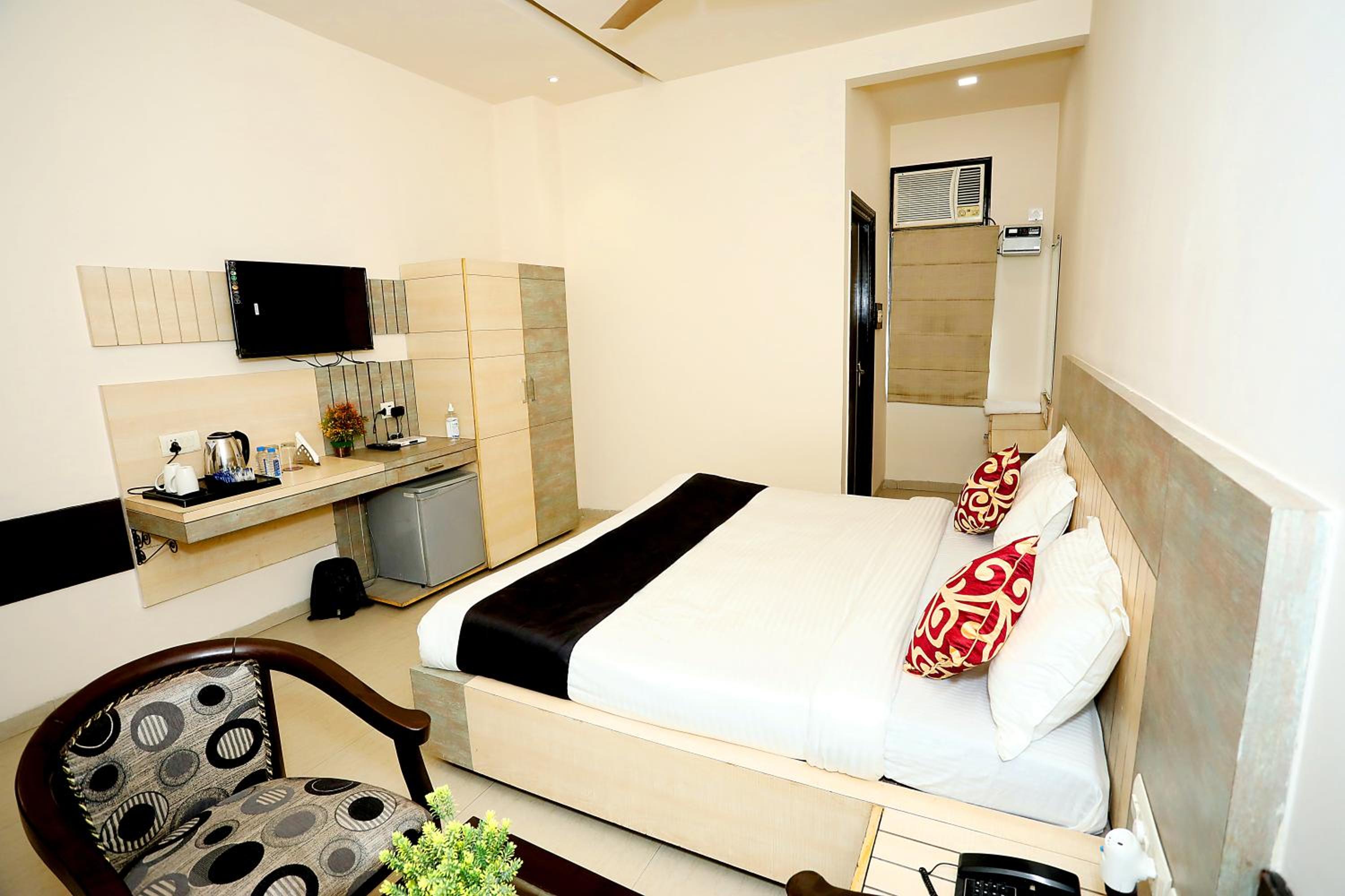Deluxe Room - Photo 9