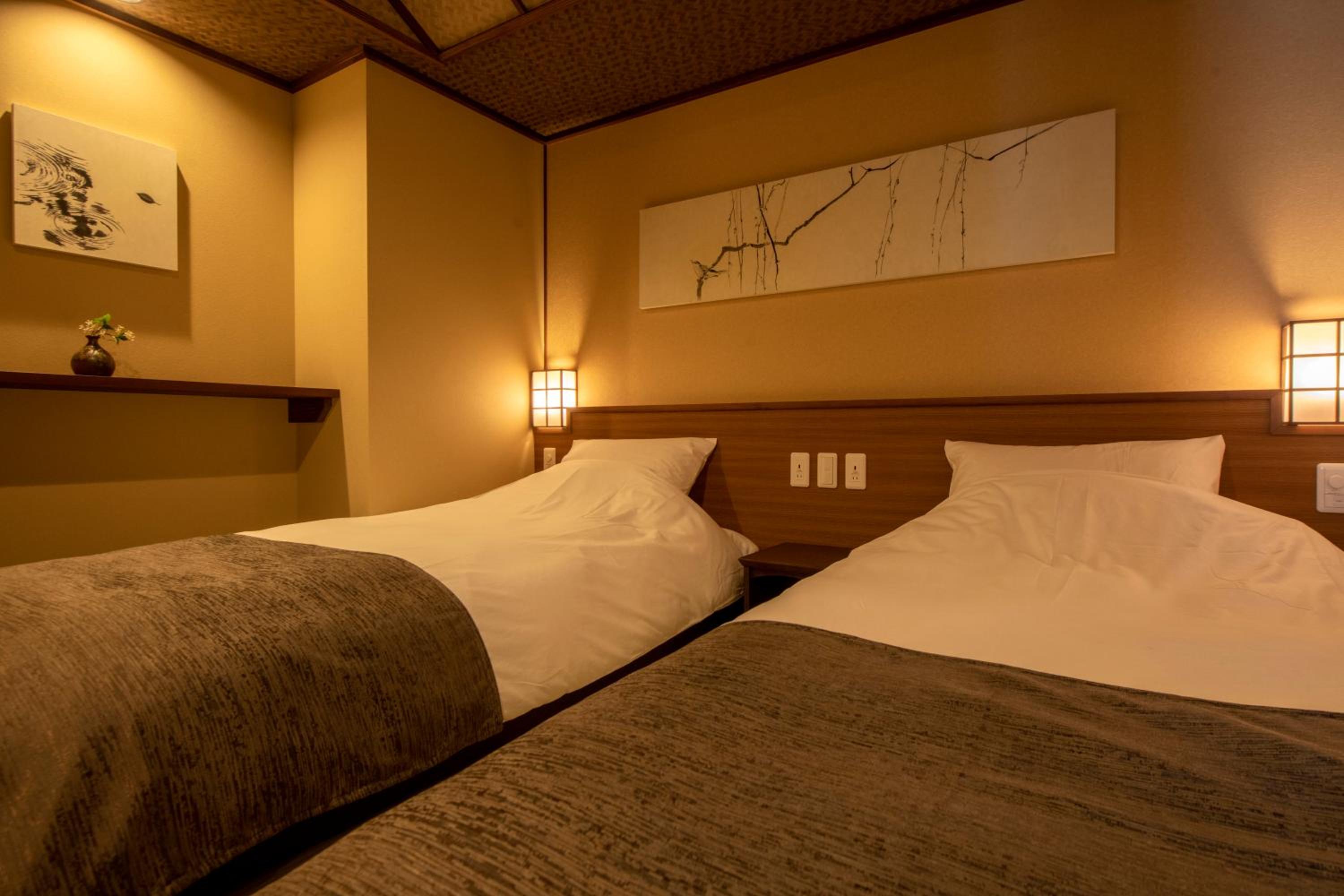 Deluxe Twin Room with Hot Spring Bath - Photo 3