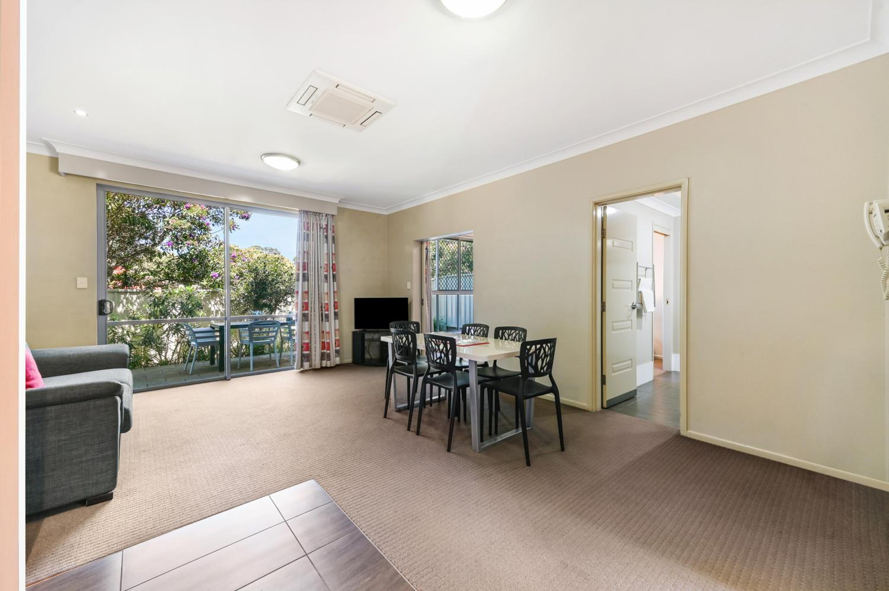 Deluxe Two Bedroom Apartment - Photo 4