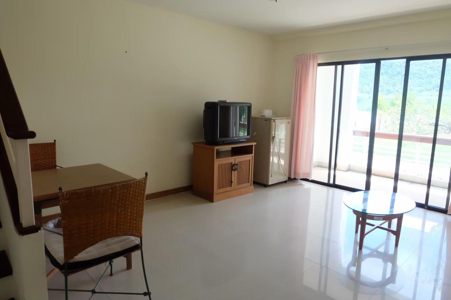Twin Room with Lake View photo 2