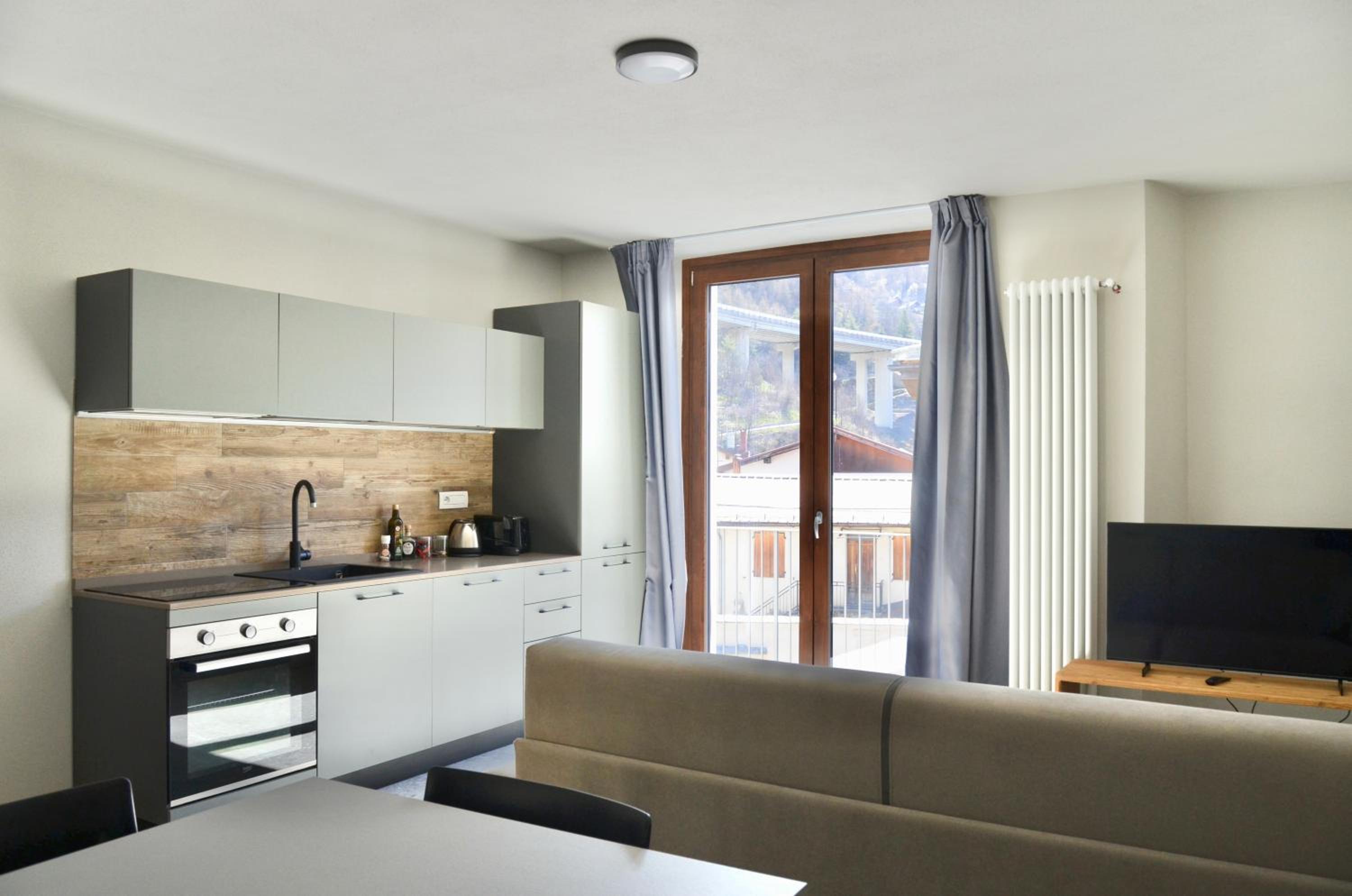 Apartment with Balcony photo 3