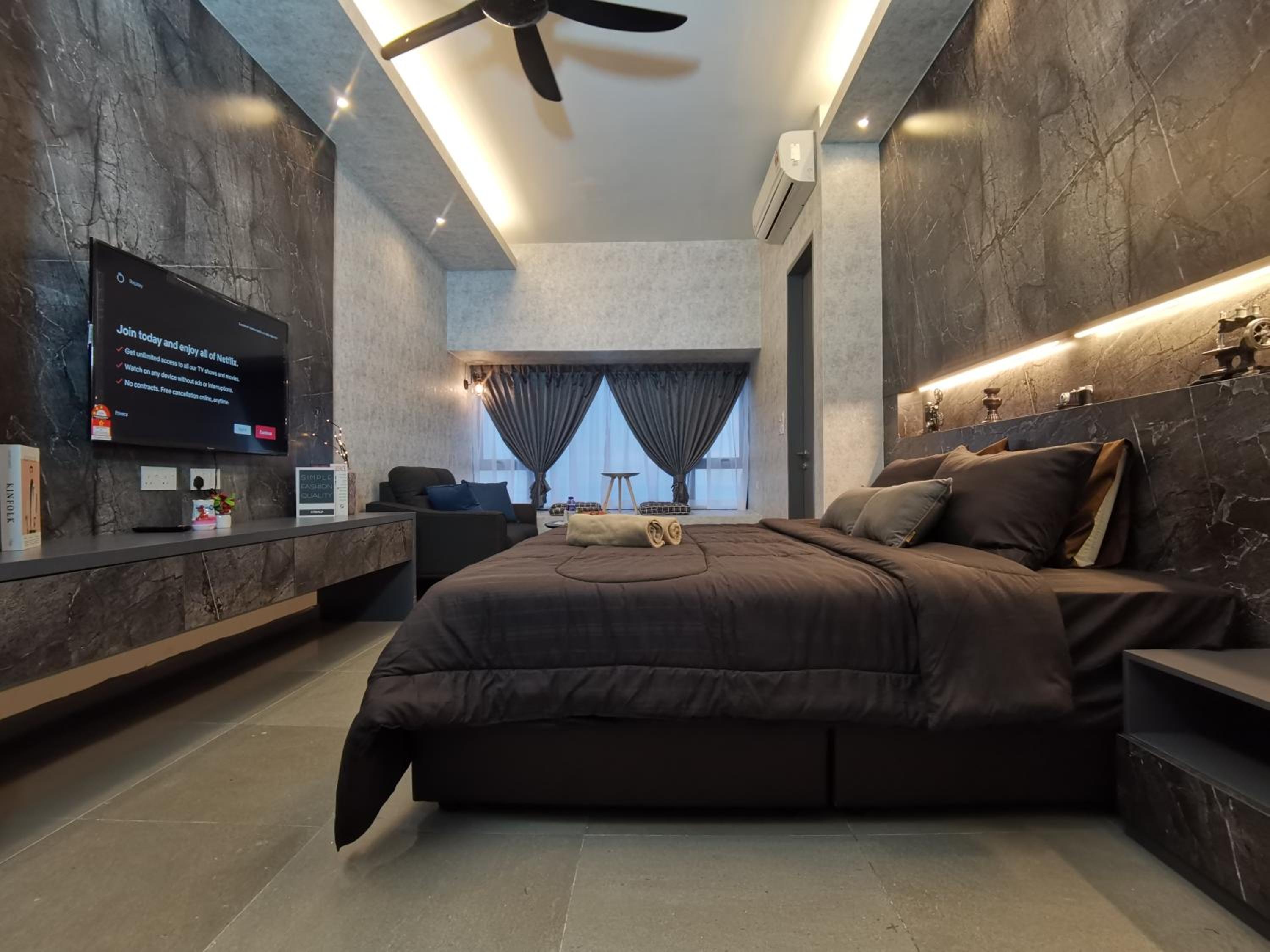 Deluxe King Studio (Private Bathtub & Sea View)