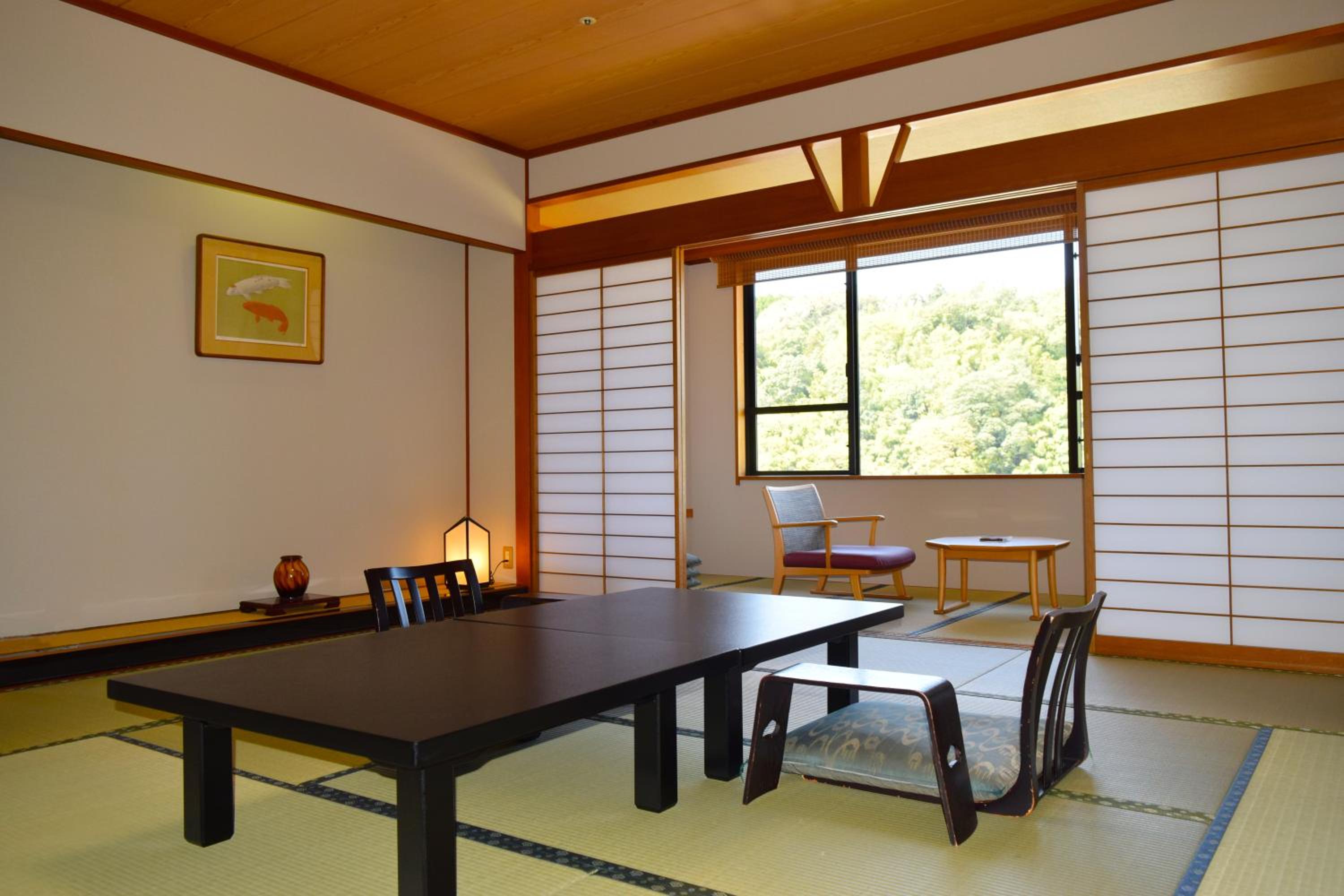 Japanese-Style Room 12.5 Tatami (Mountain View)