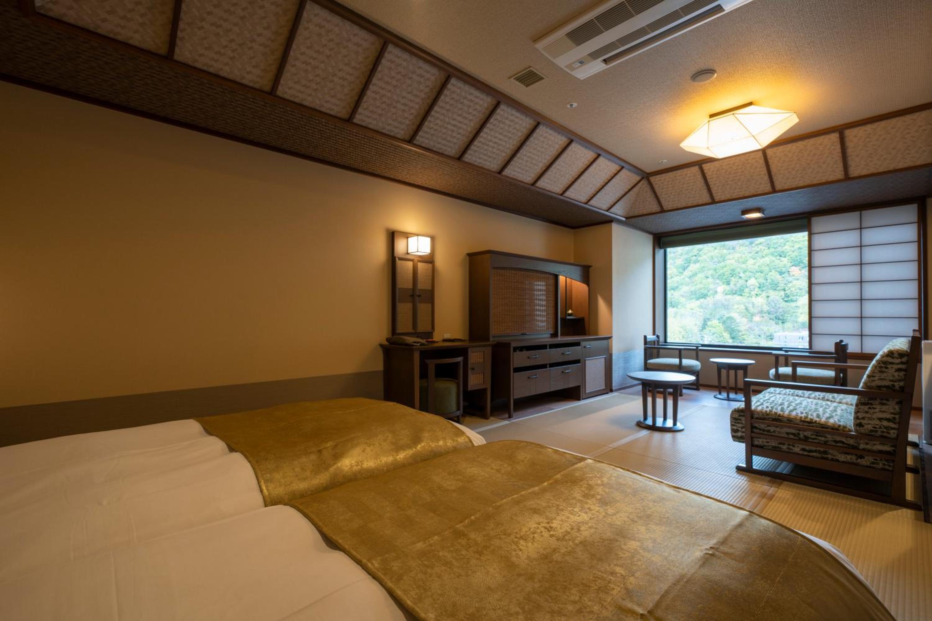 Hollywood Twin Room with Hot Spring Bath - Photo 5