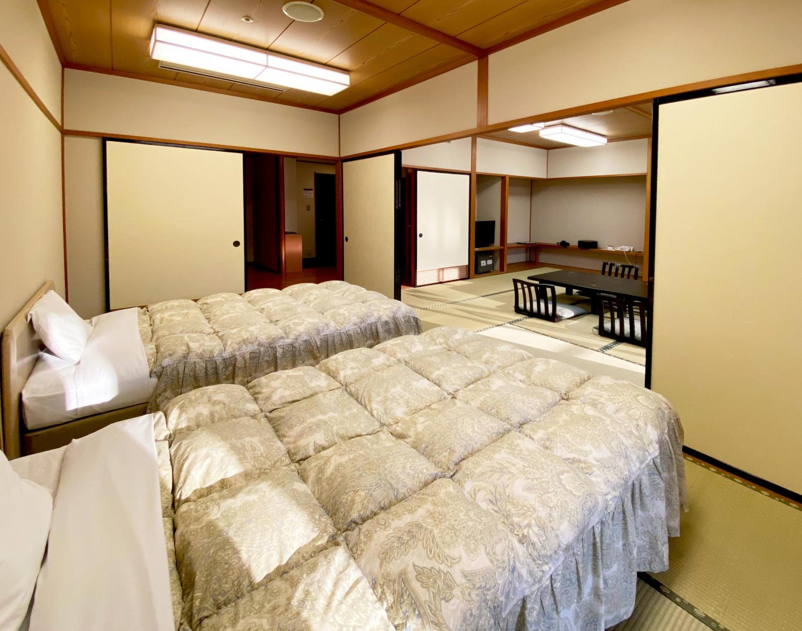 Japanese-Western style room 20 Tatami (Mountain View)