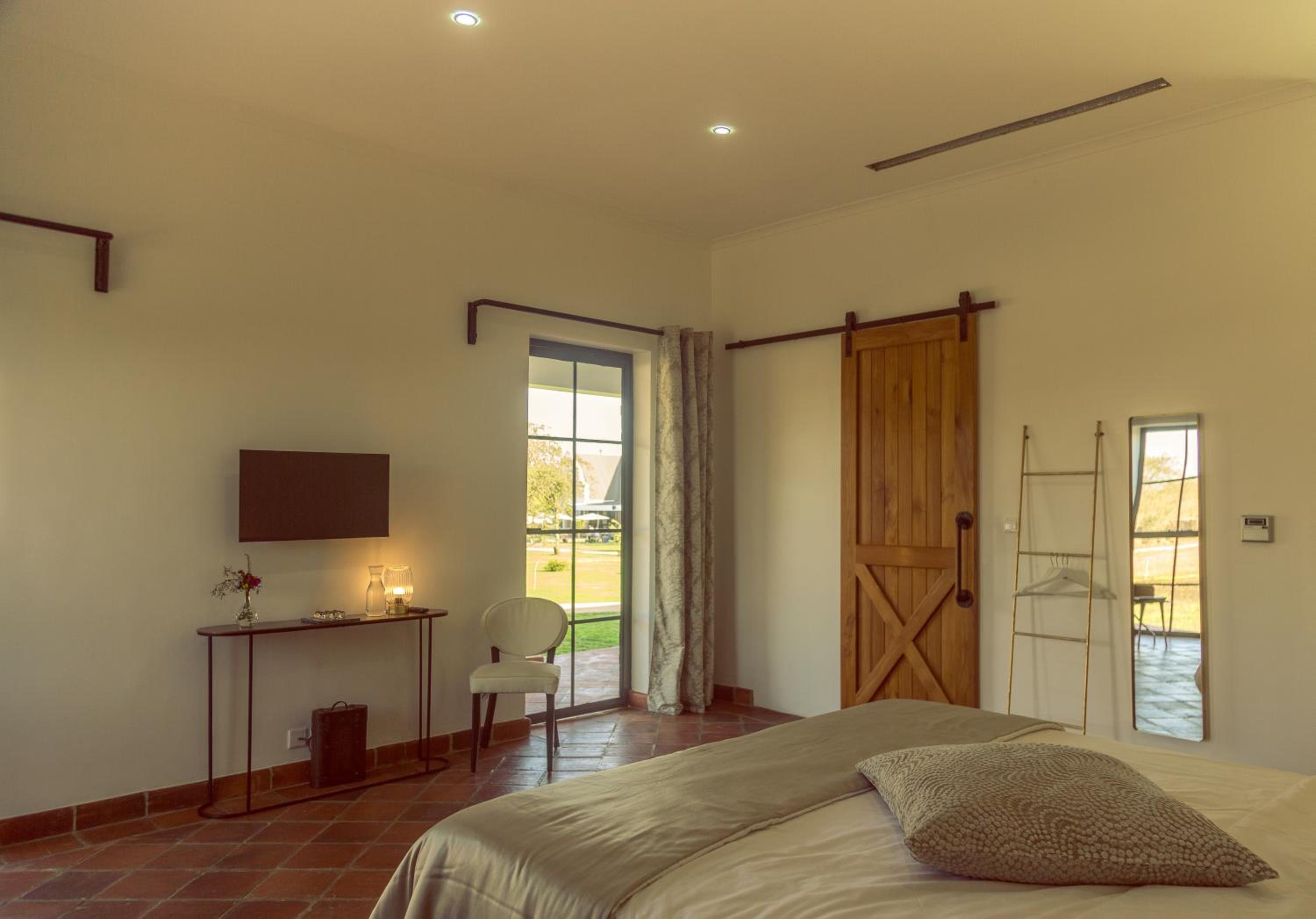 Double Room with Pool View - Photo 3