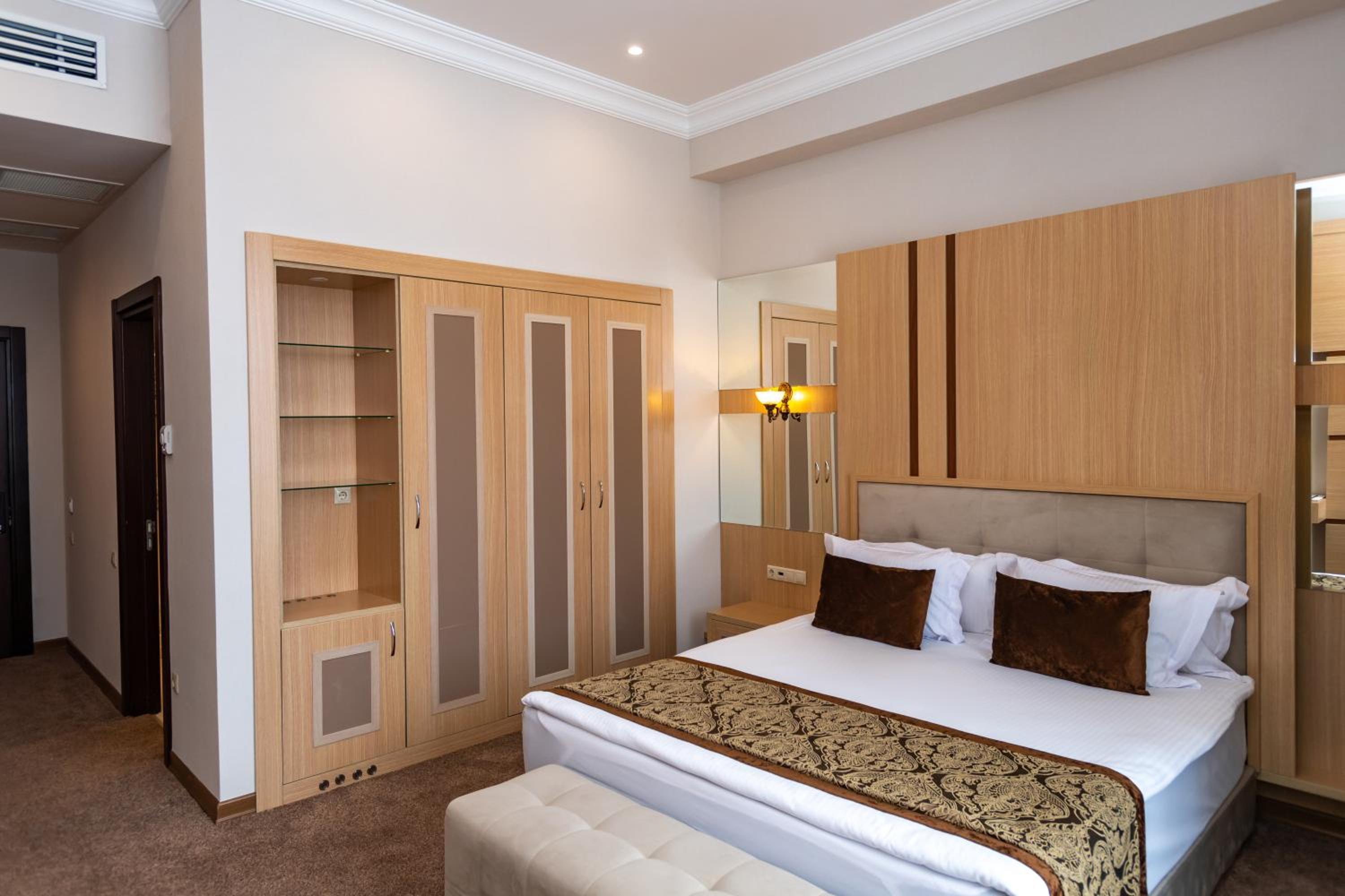 Deluxe Double Room with Balcony photo 1