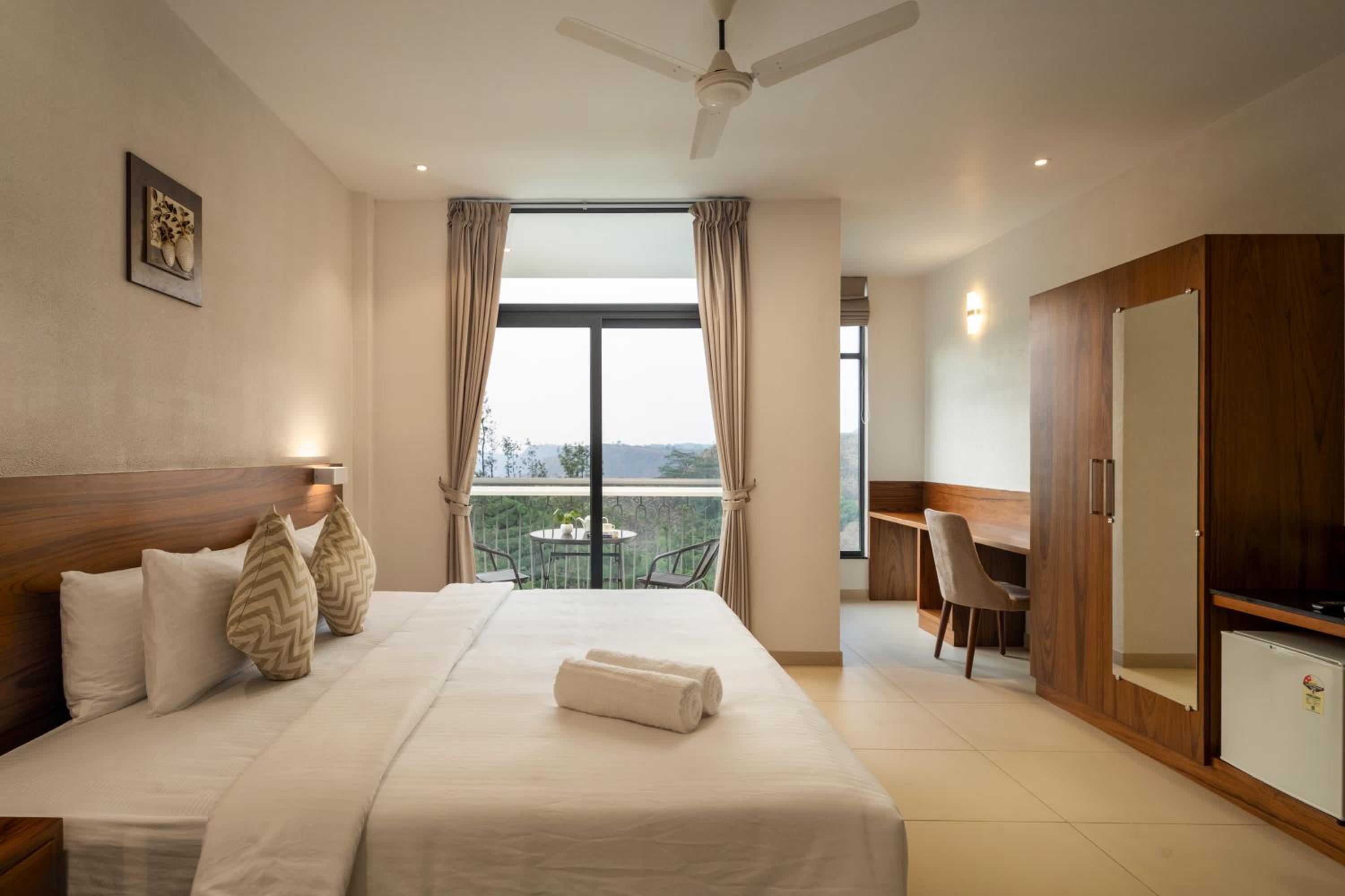 Villa with Private Pool - Photo 8