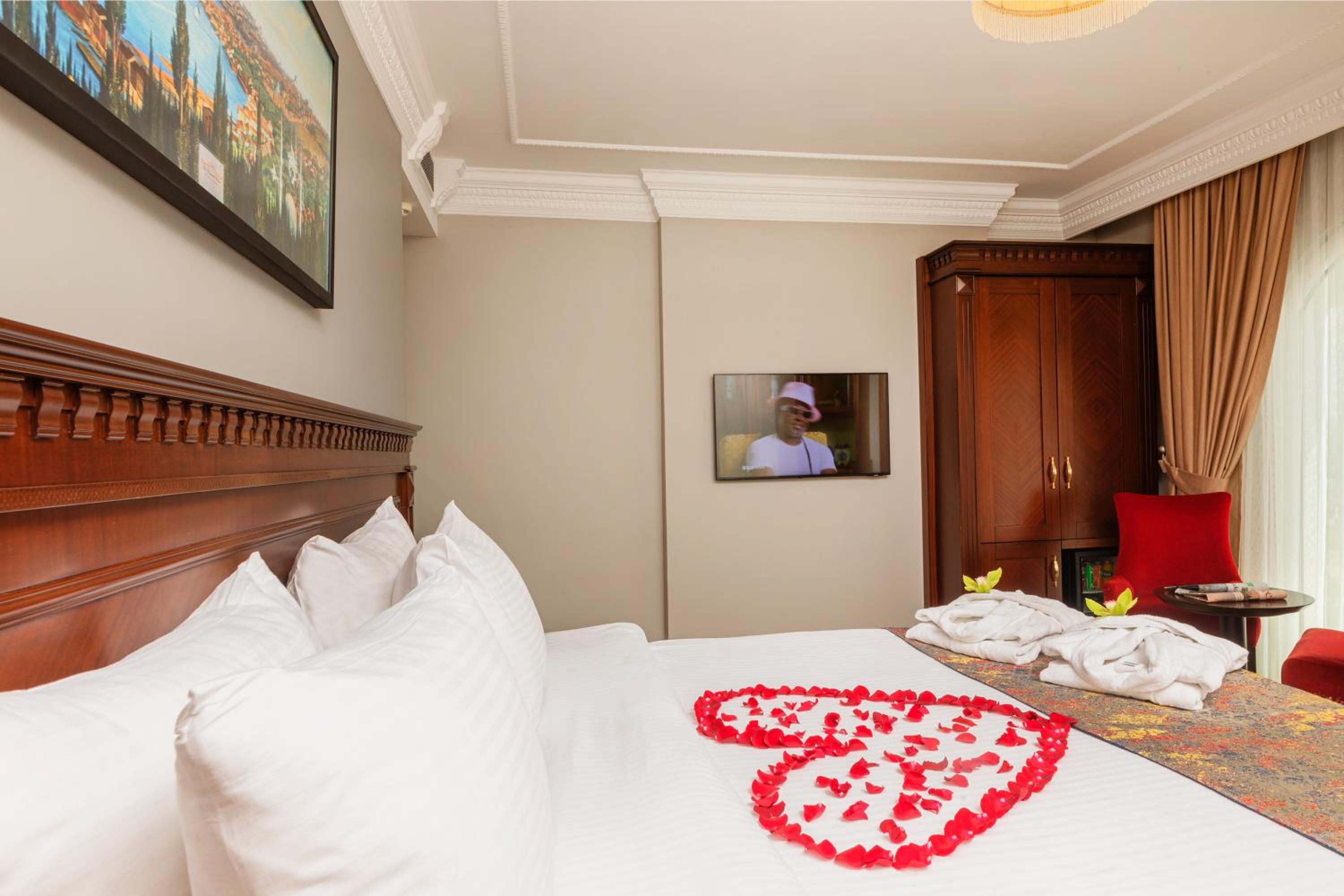Corner Suite photo 2