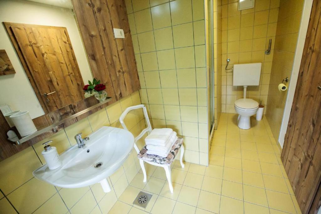 Double Room with Balcony - Photo 2