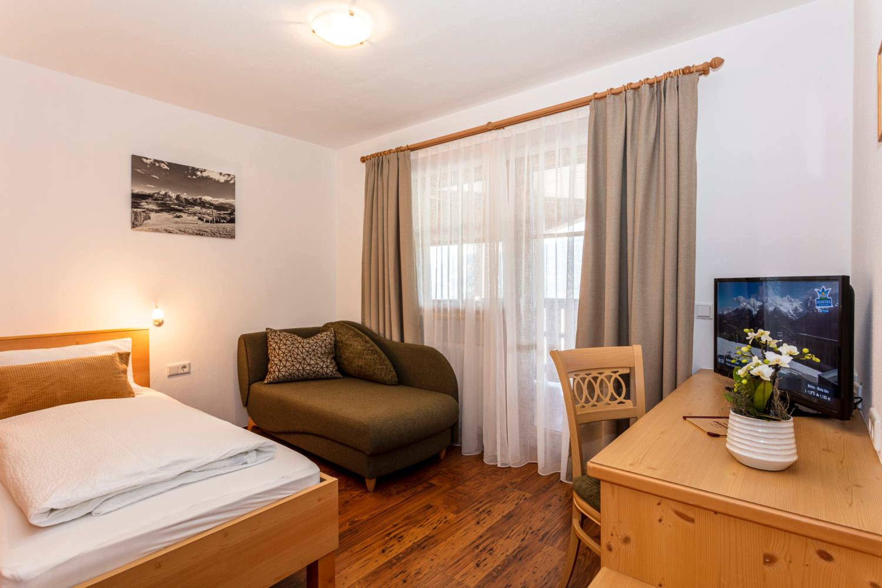 Single Room with Balcony photo 1