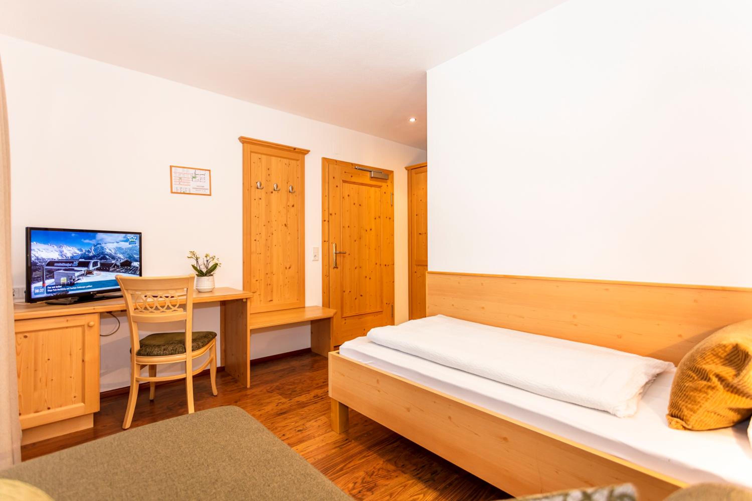 Single Room with Balcony photo 2