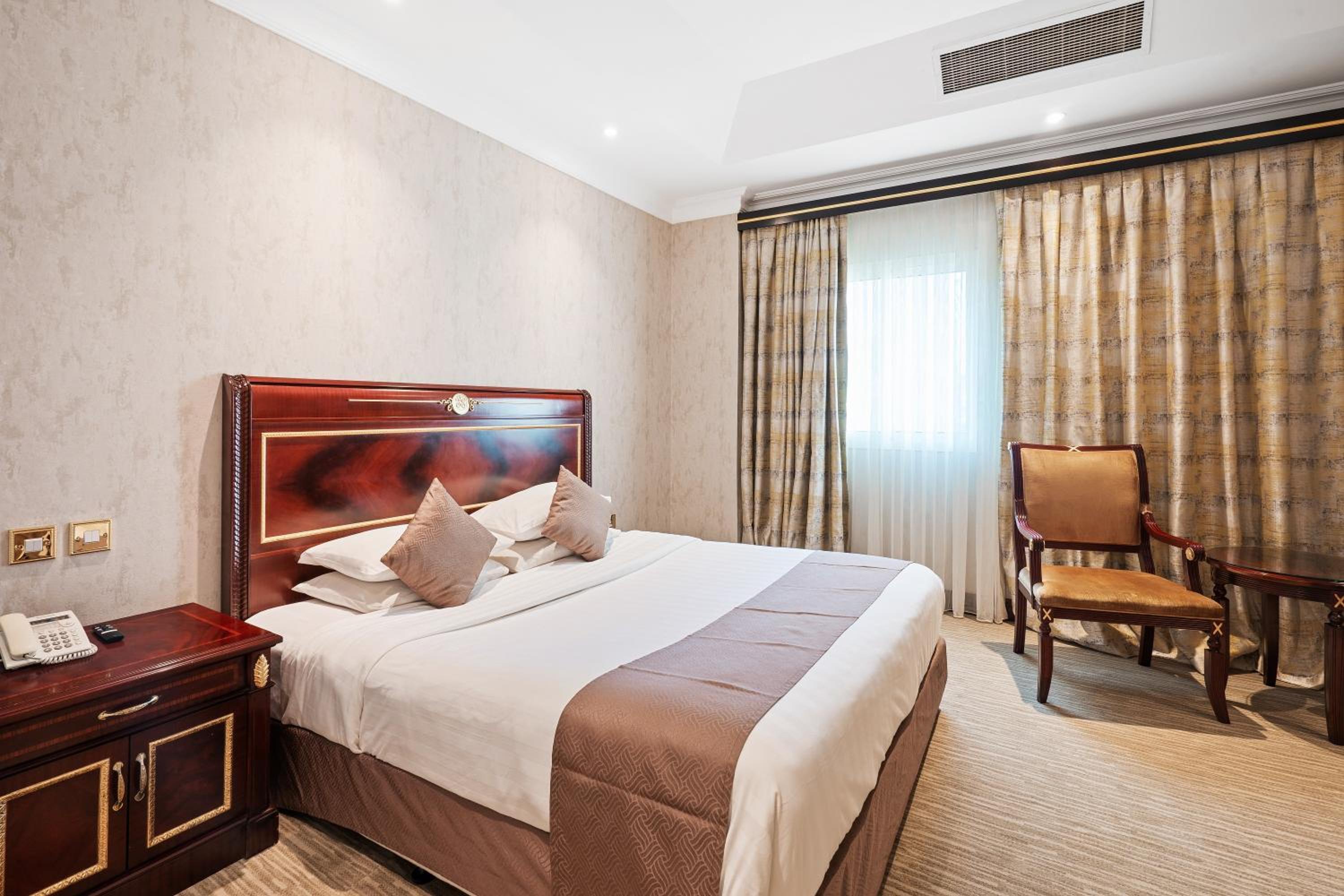 Standard Double or Twin Room - Photo 8