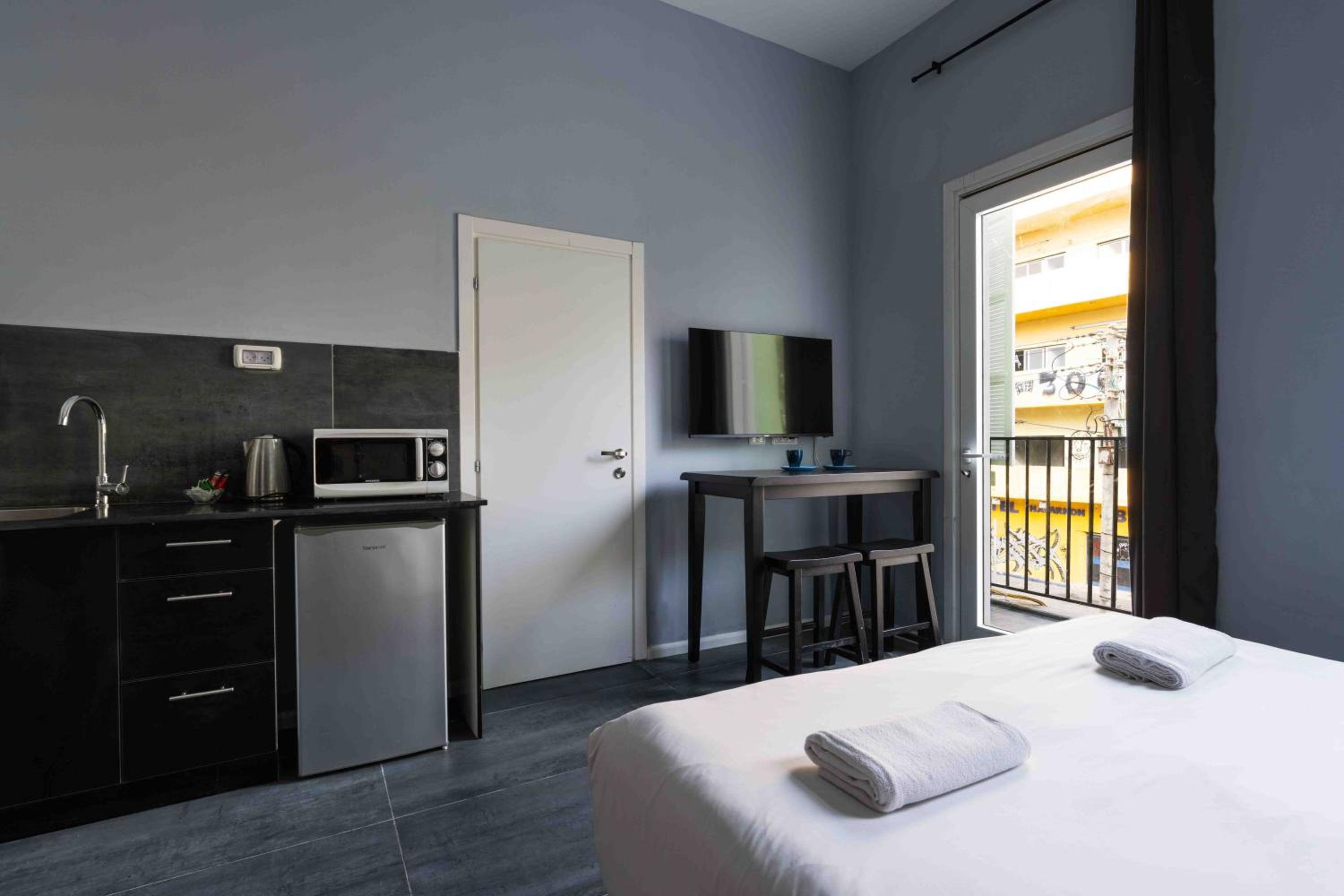 One-Bedroom Apartment - Photo 1