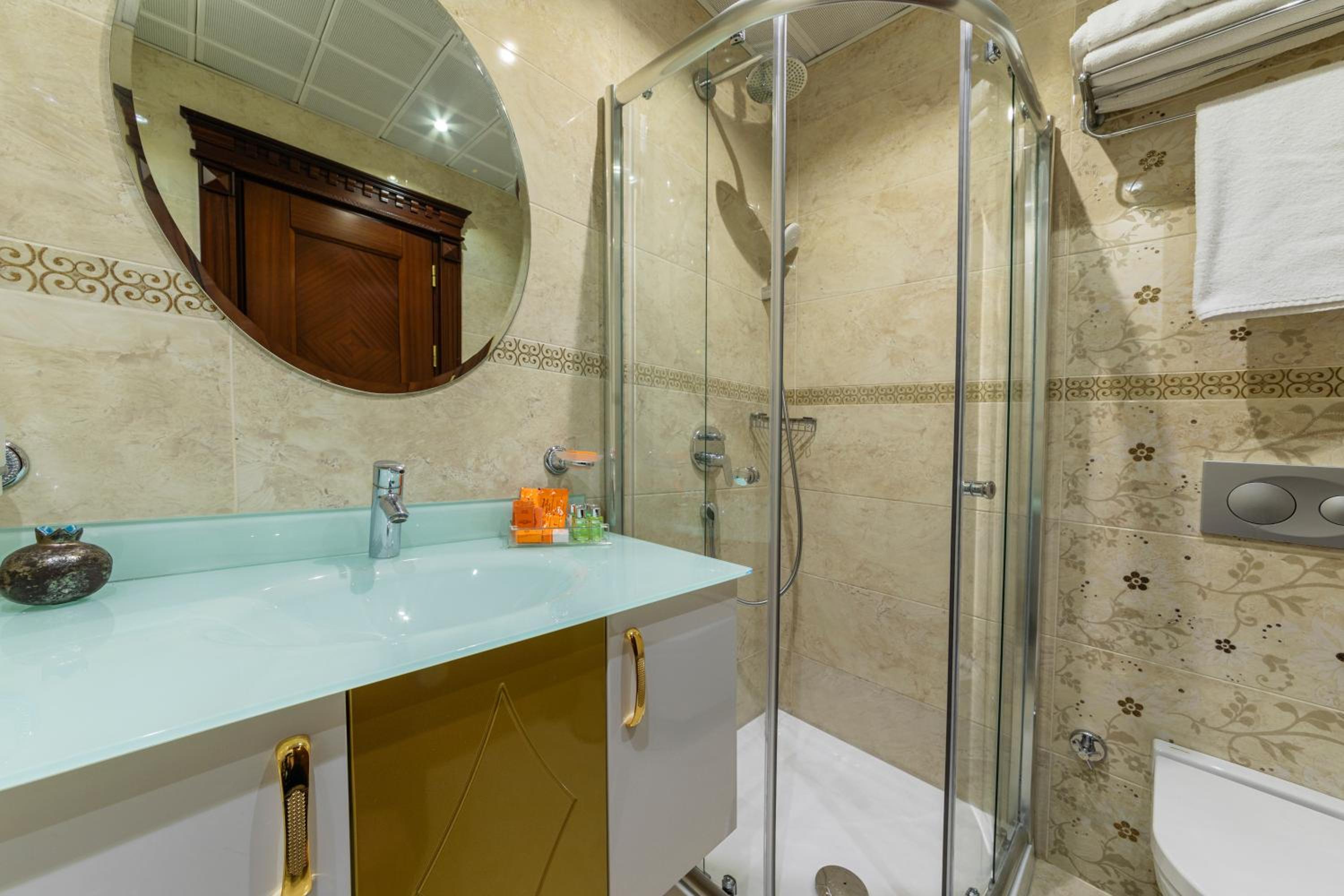 Standard Double or Twin Room photo 3