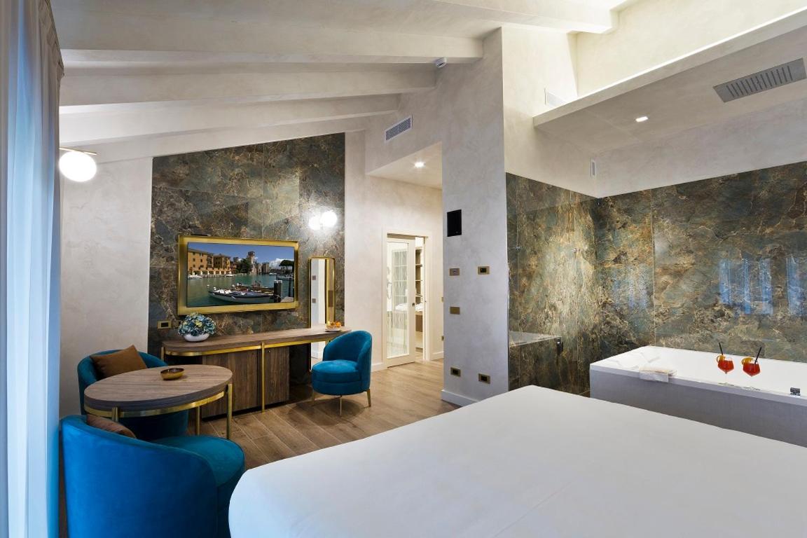 Queen Suite - Photo 2