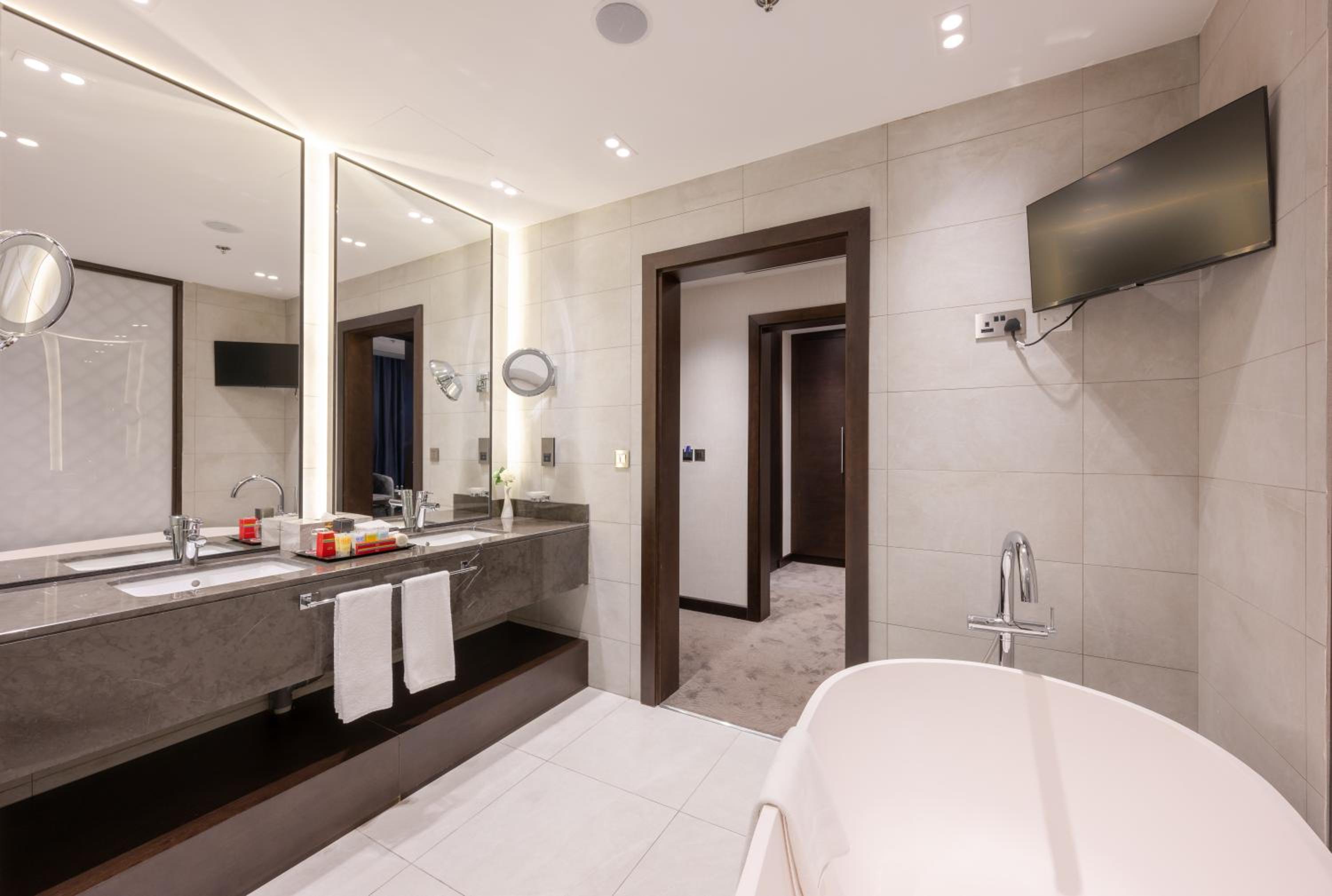 Diplomatic Suite - Photo 3