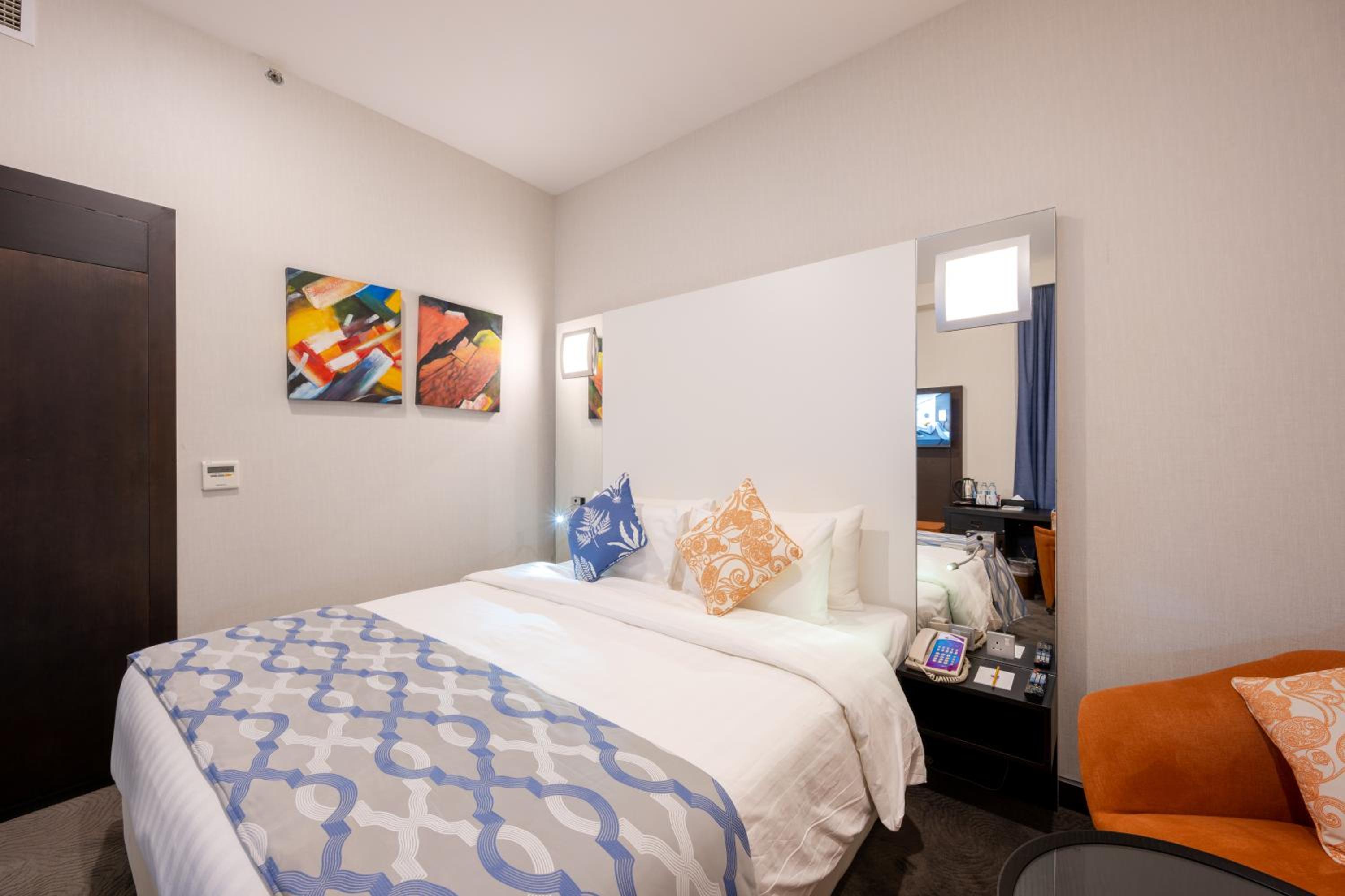 Deluxe Room Queen - Photo 9