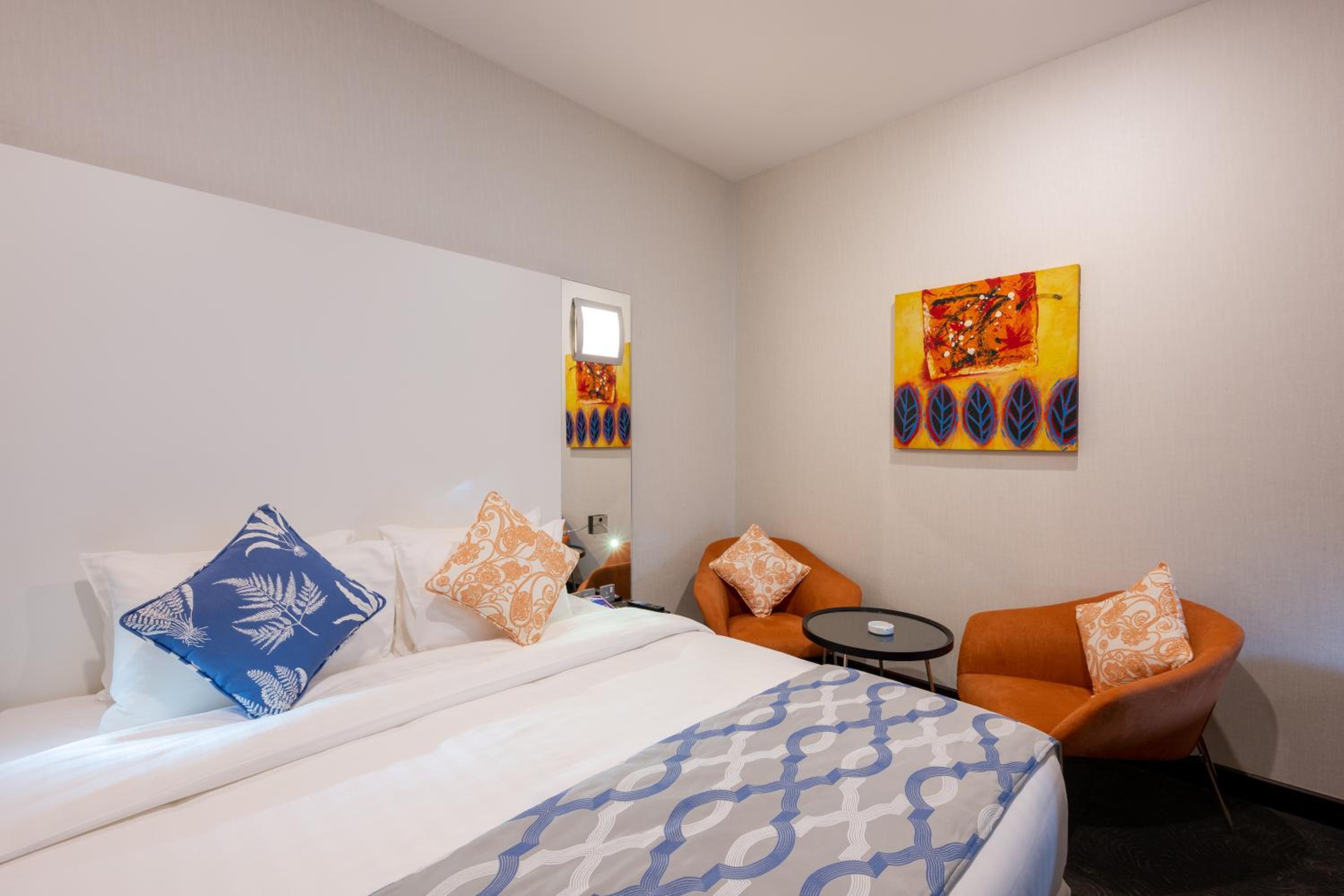 Deluxe Room Queen - Photo 12