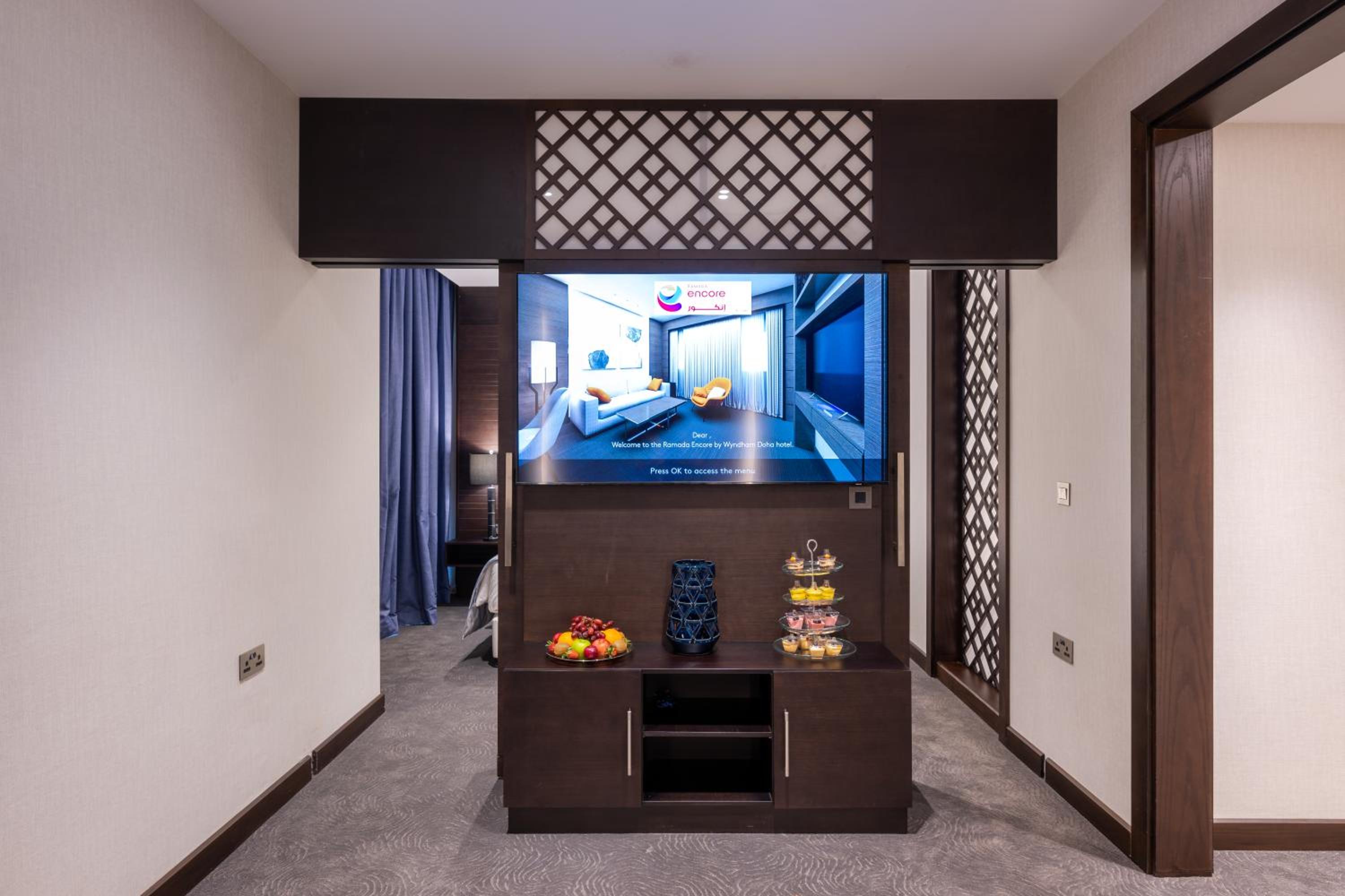 Diplomatic Suite - Photo 22