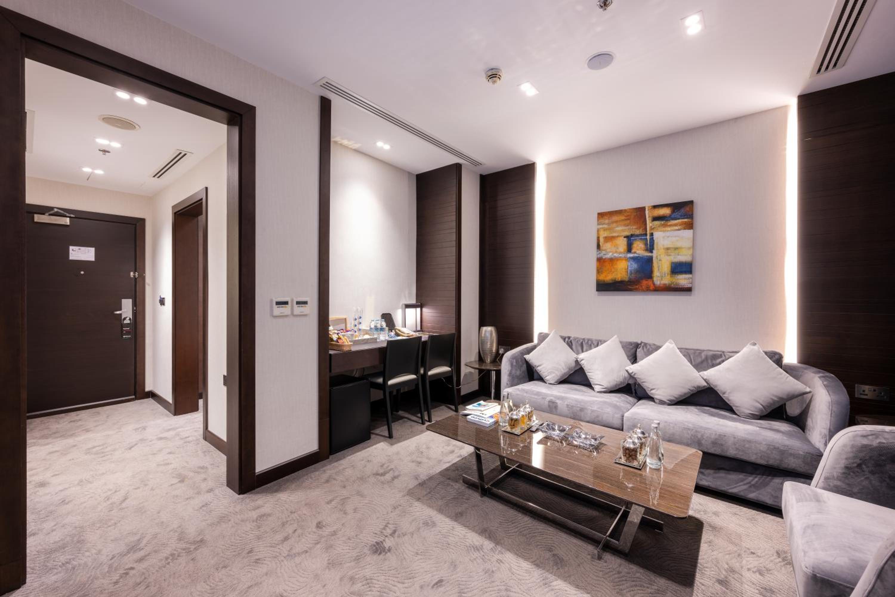 Diplomatic Suite - Photo 17
