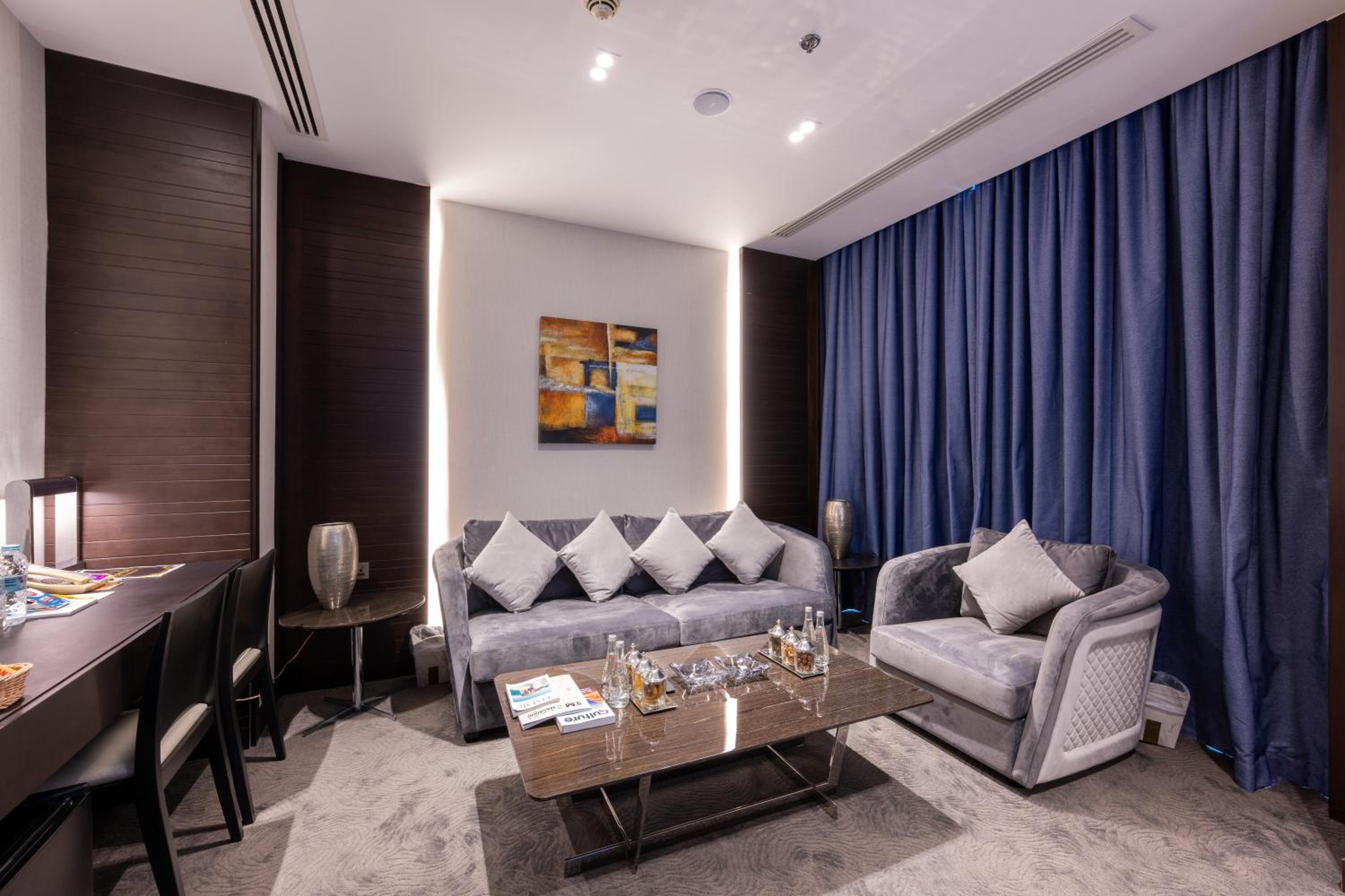 Diplomatic Suite - Photo 11