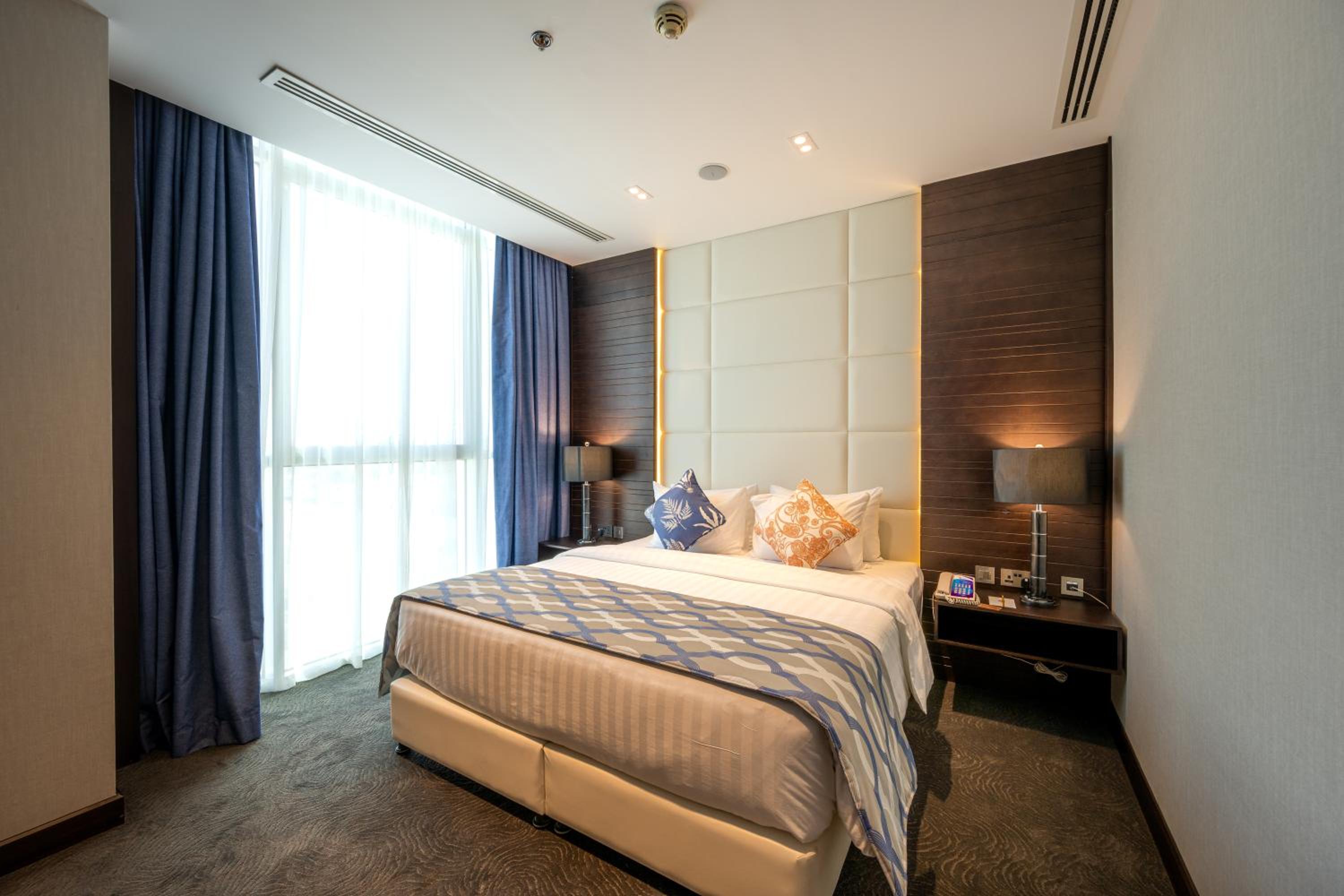 Diplomatic Suite - Photo 12