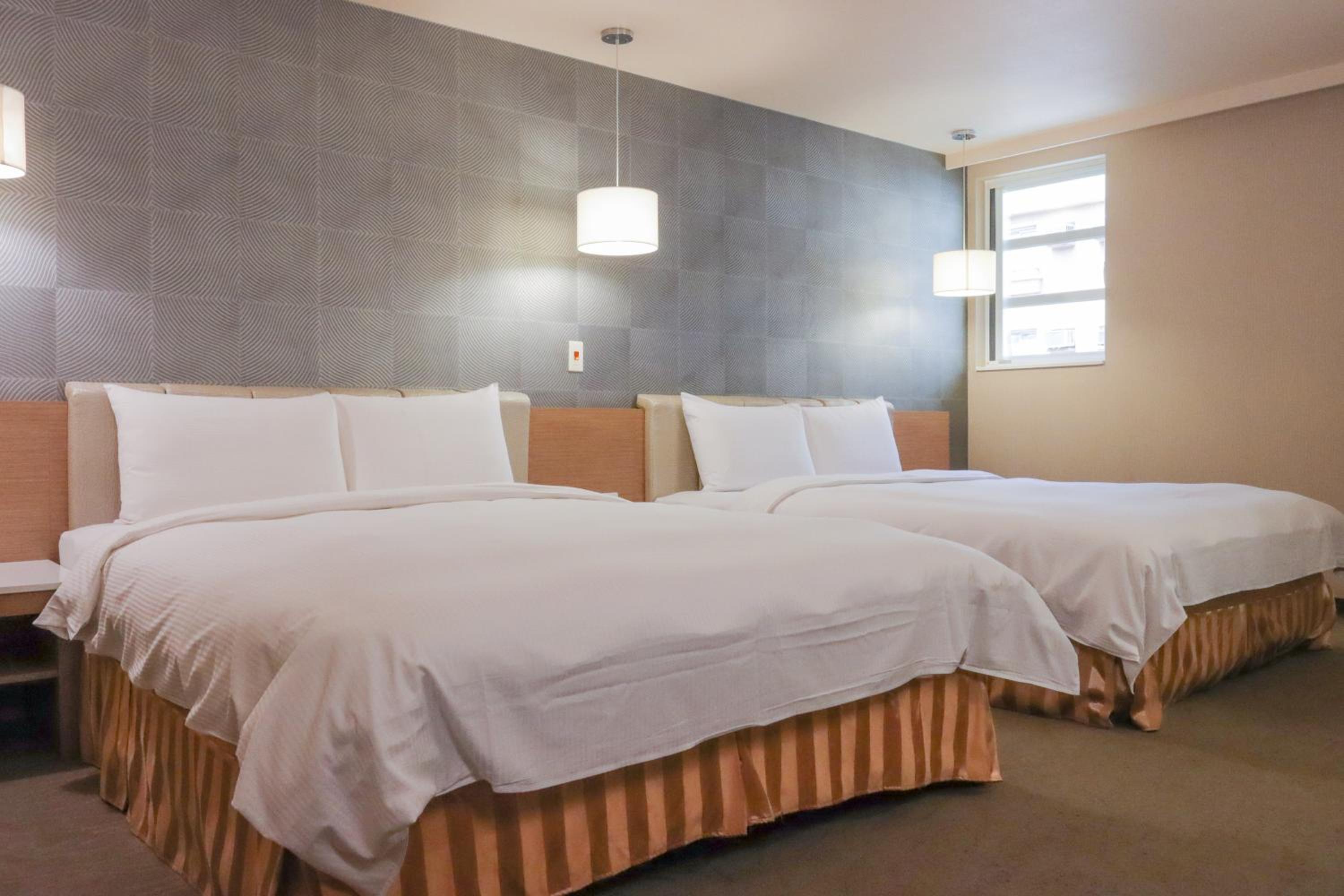 Quadruple Room - Disability Access photo 2