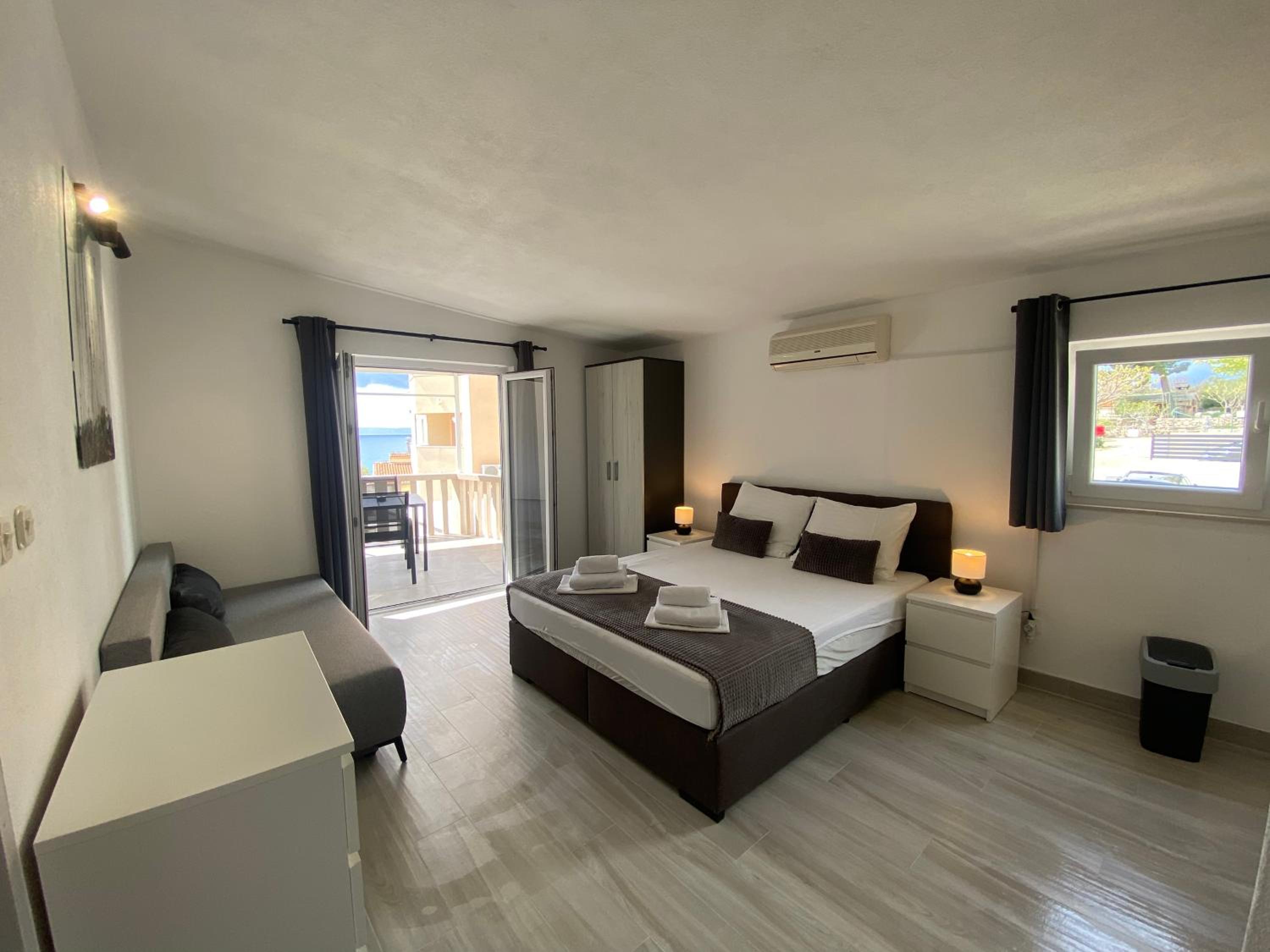 One-Bedroom Apartment with Terrace and Sea View