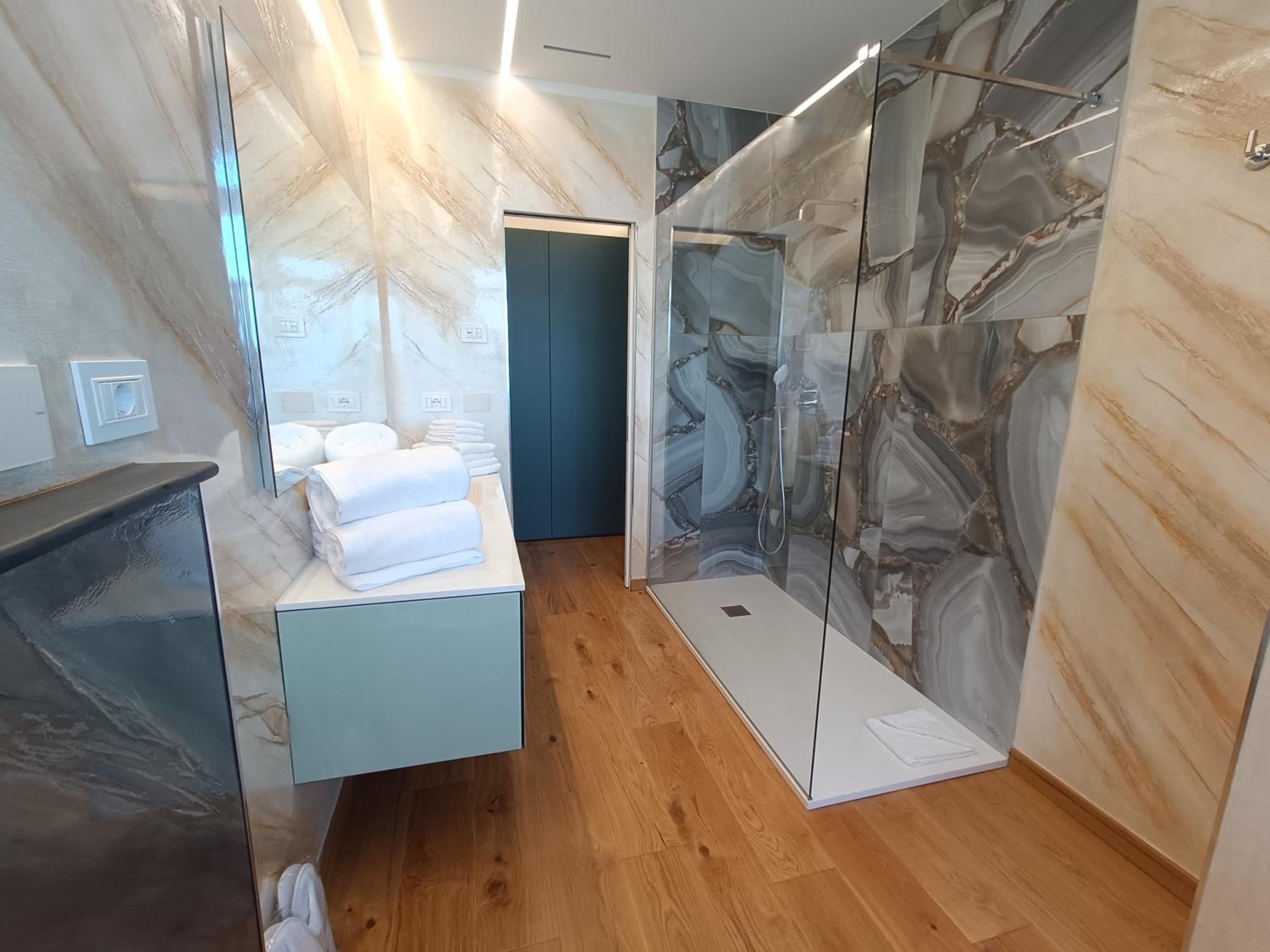 Two-Bedroom Apartment - Photo 2