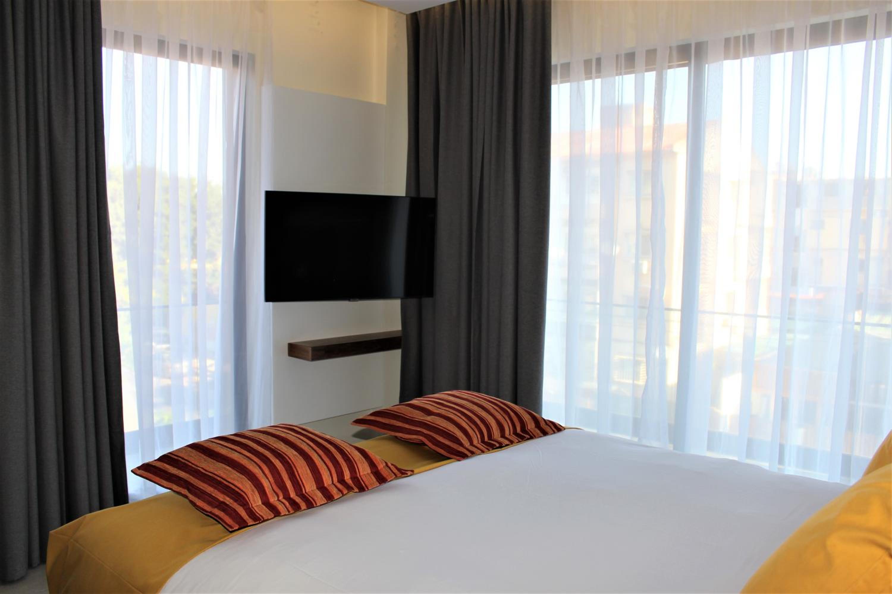 Queen Room with Balcony photo 2