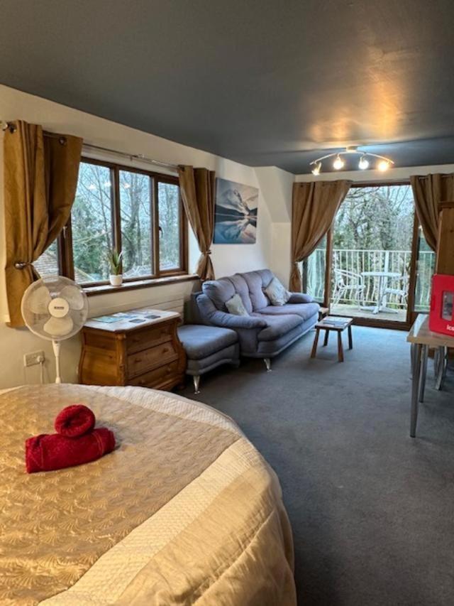 Double Room with Balcony - Photo 8