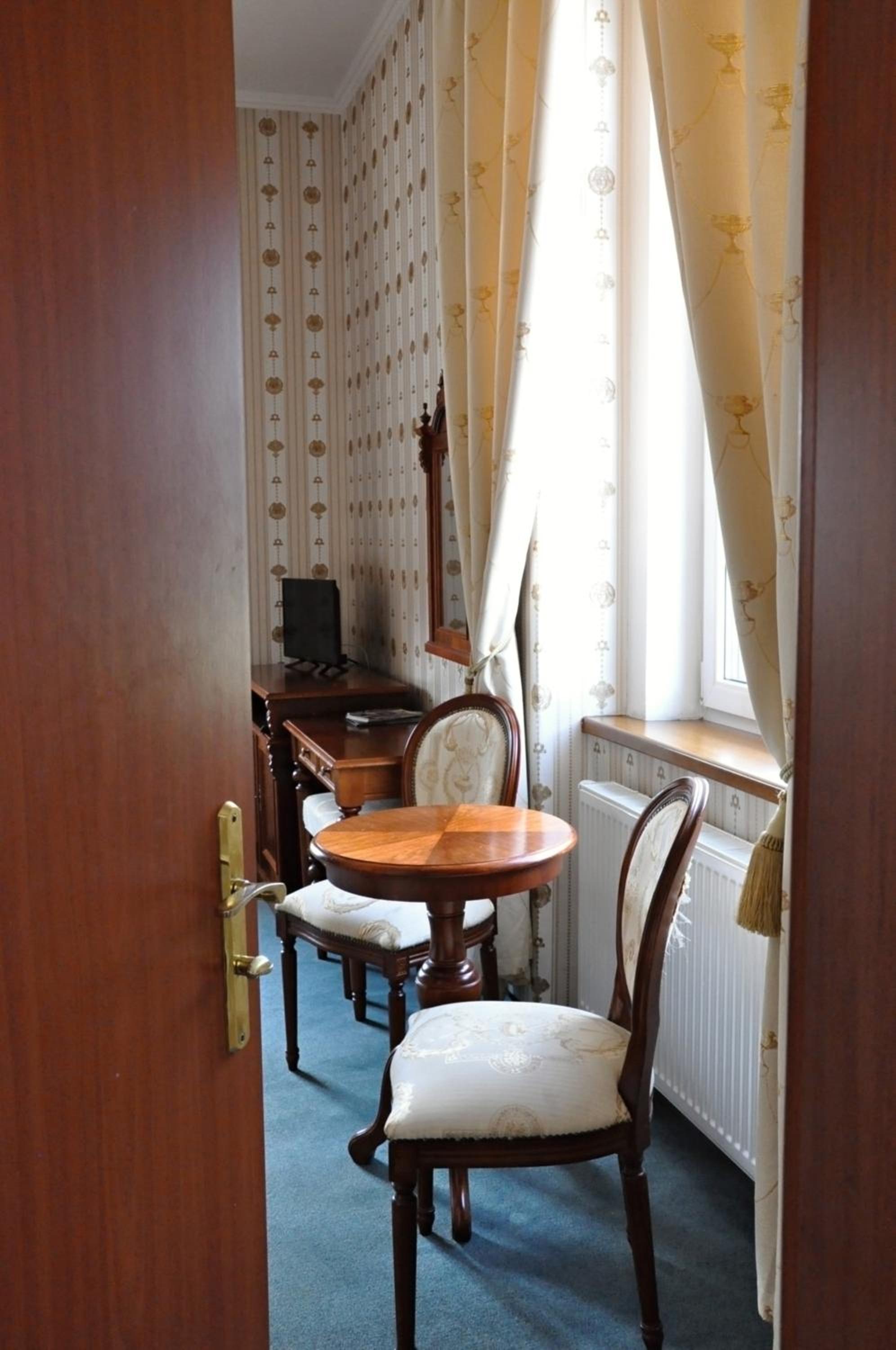 Double or Twin Room - Photo 2