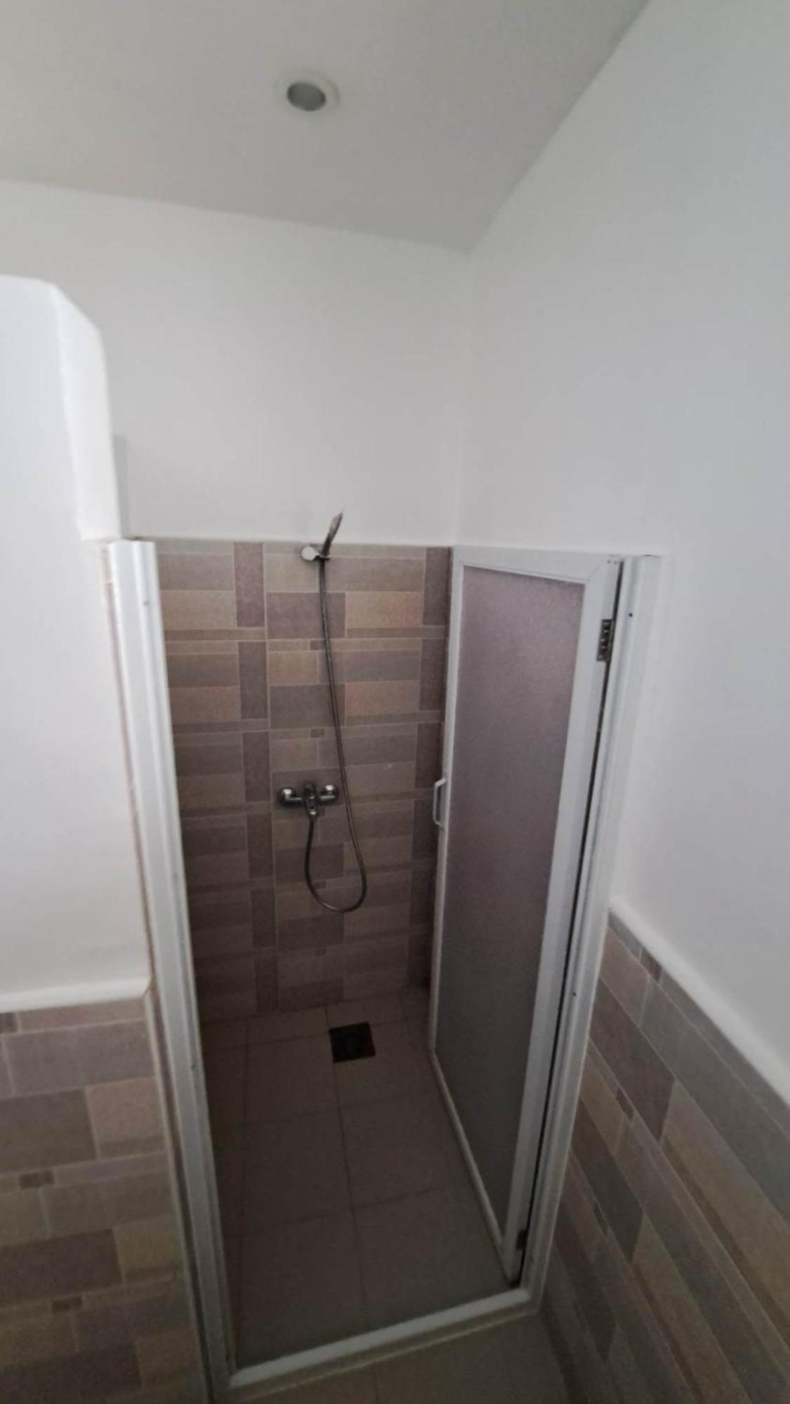 Deluxe Queen Room - Photo 12