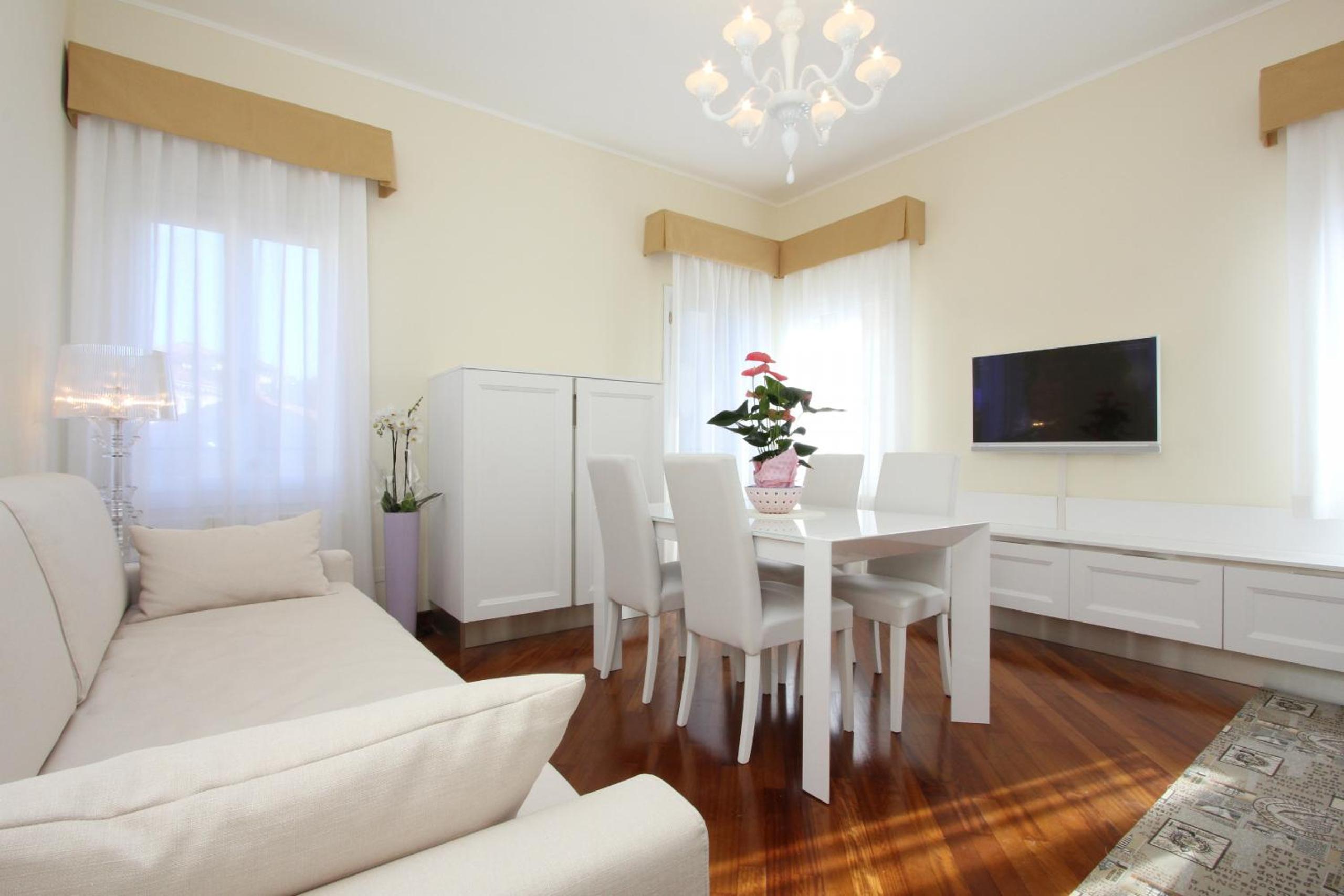 Splendid Two Bedroom Apartment With City View photo 2