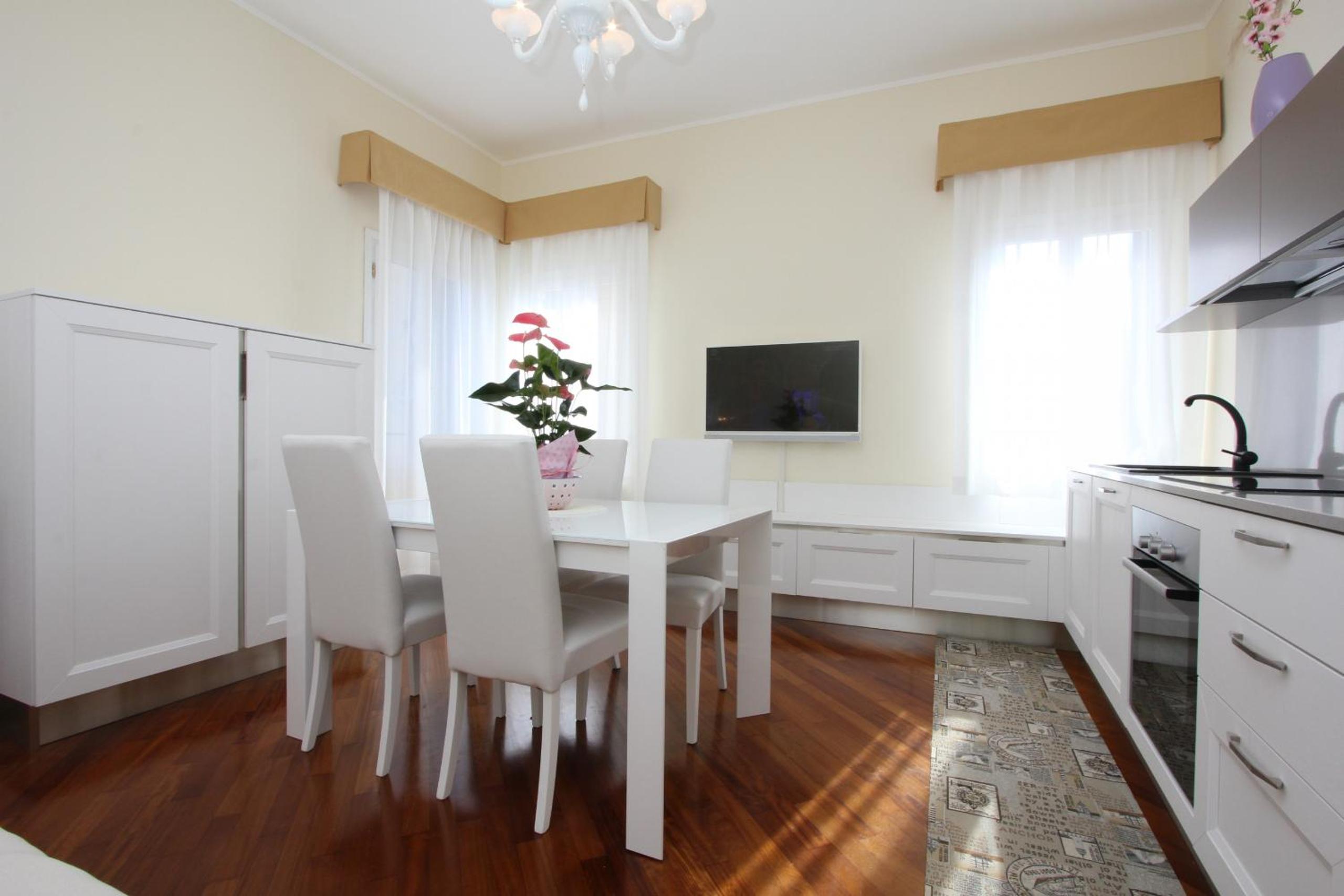 Splendid Two Bedroom Apartment With City View photo 3