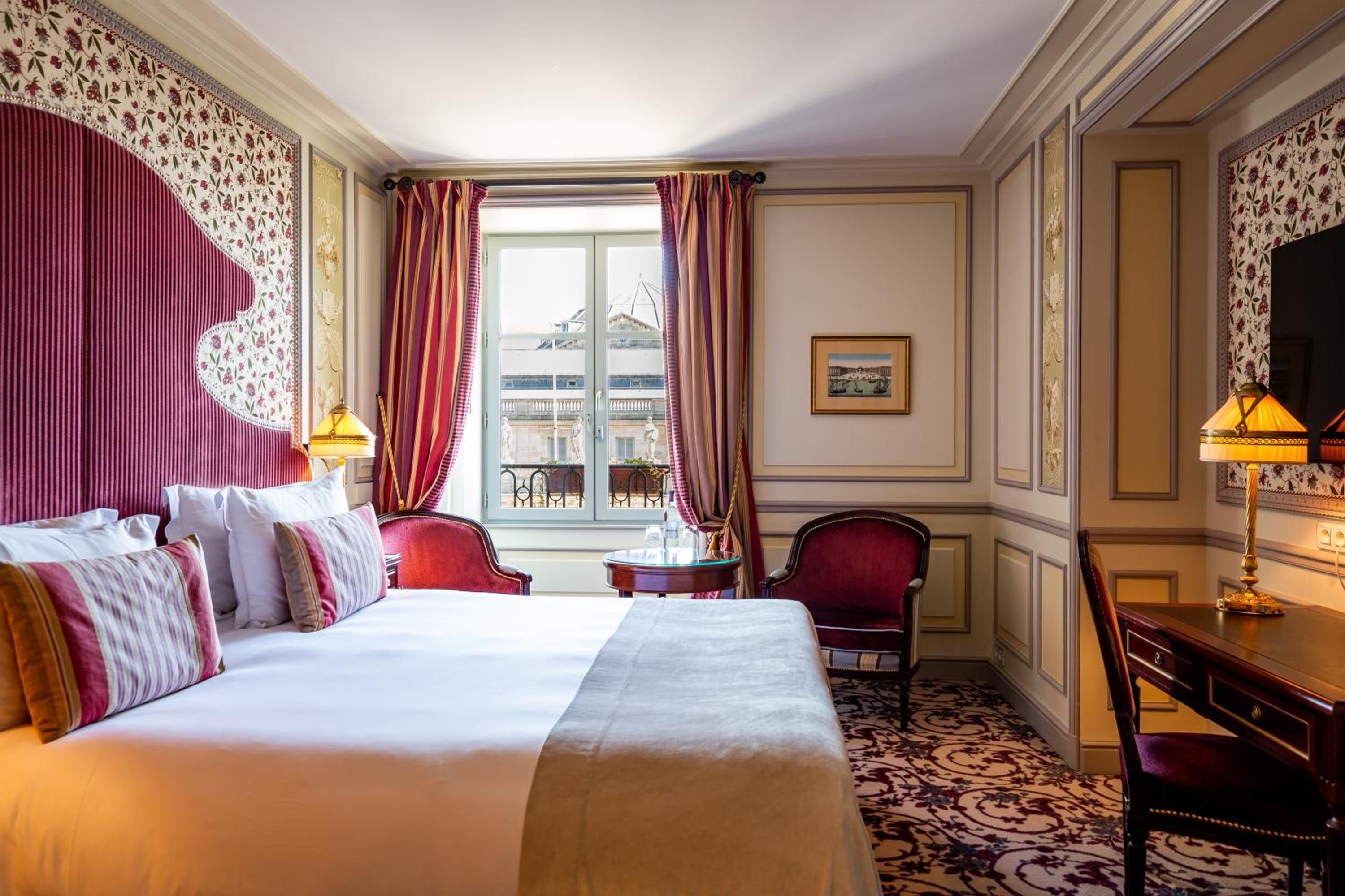 Premium King Room with Opera View - Photo 1
