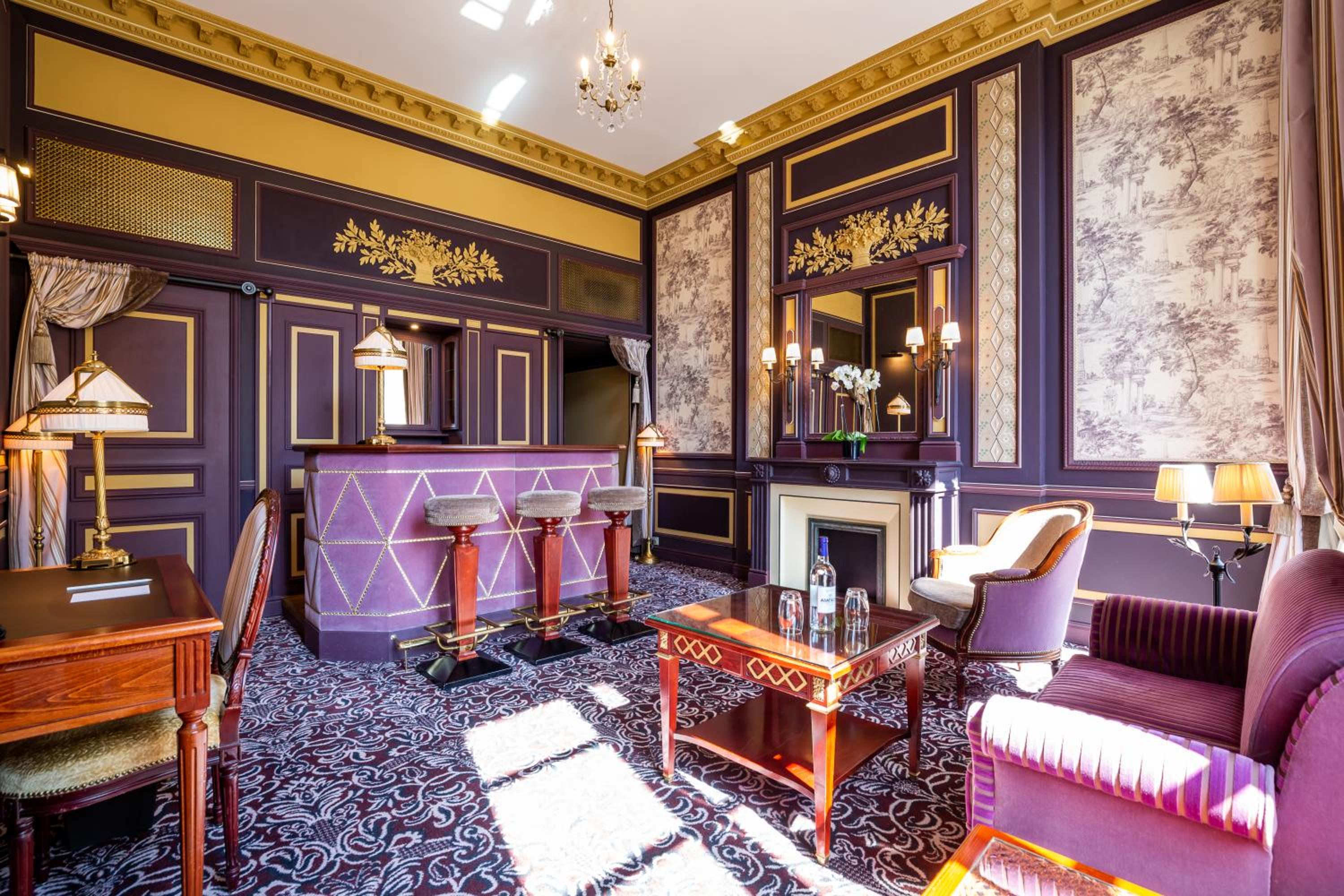 King Suite with Wine Bar - Photo 1