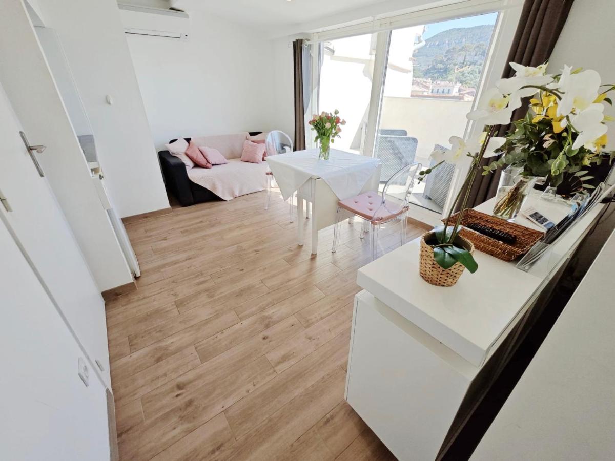 Apartment with Terrace and Sea View photo 3