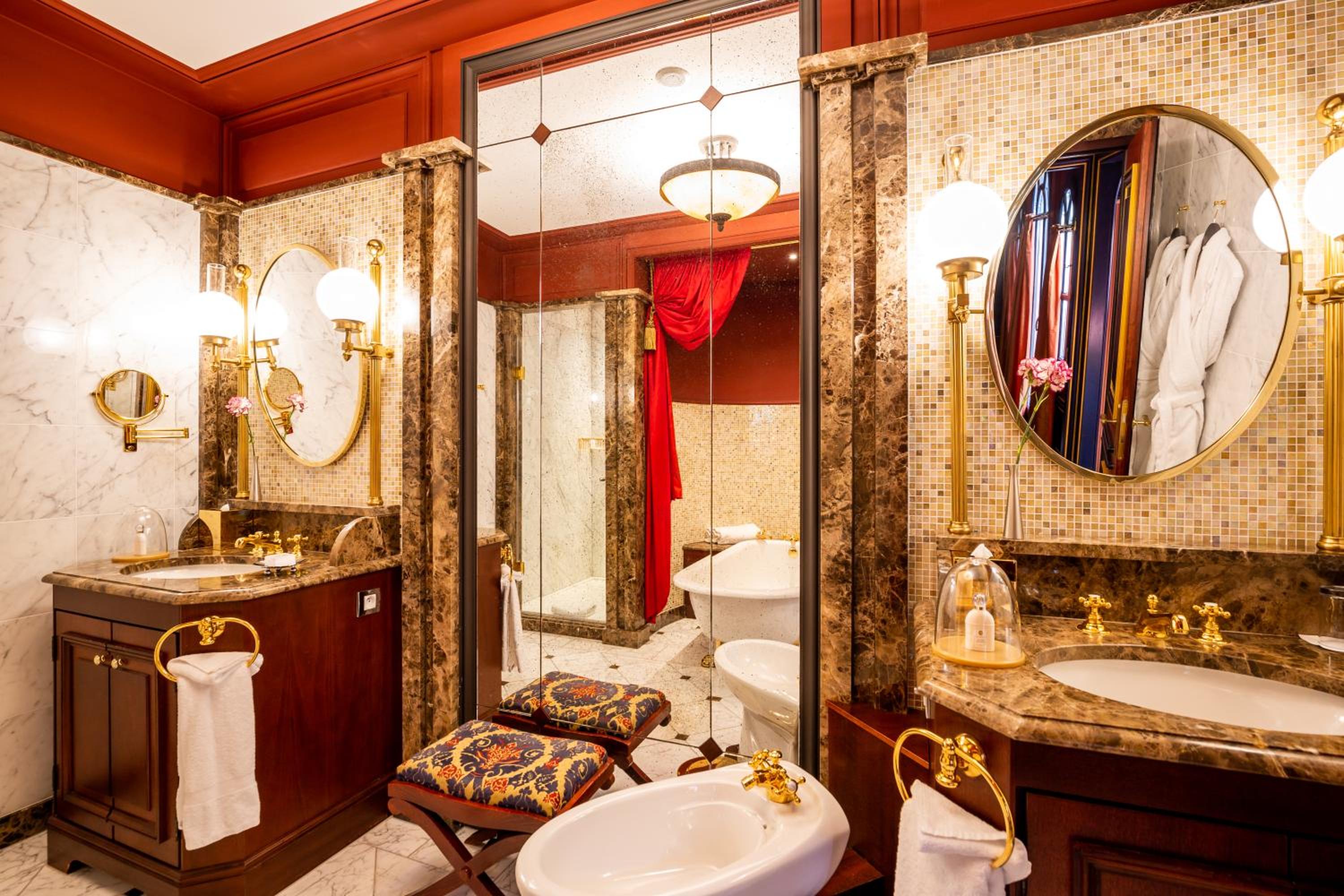 Royal Suite - Photo 2
