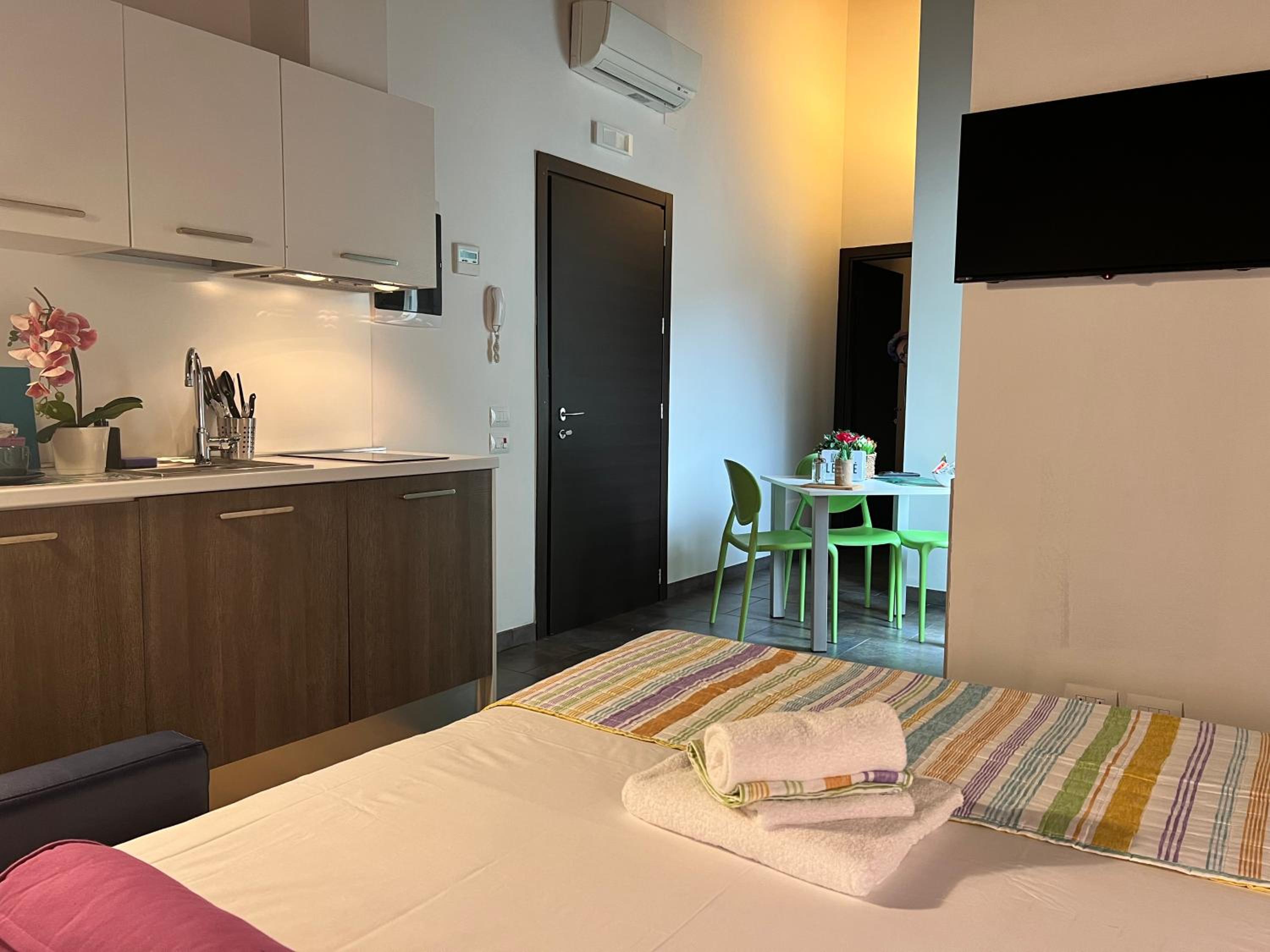 One-Bedroom Apartment - Photo 12