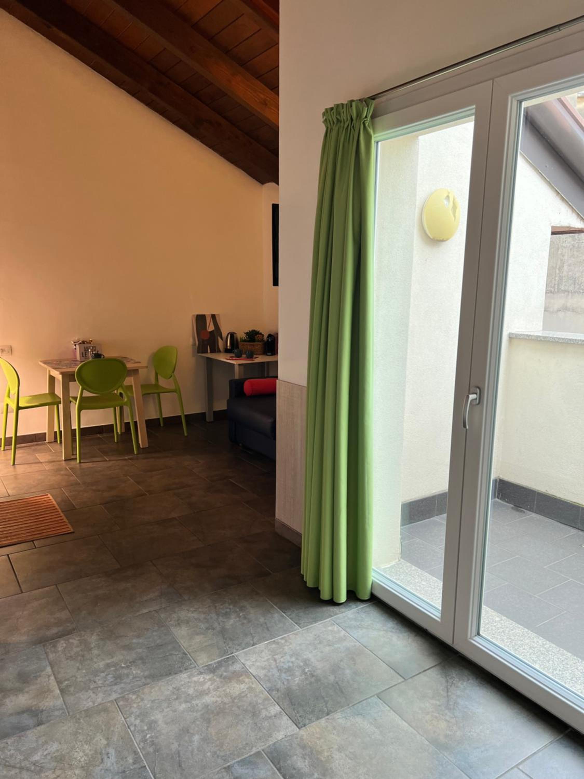 One-Bedroom Apartment - Photo 2