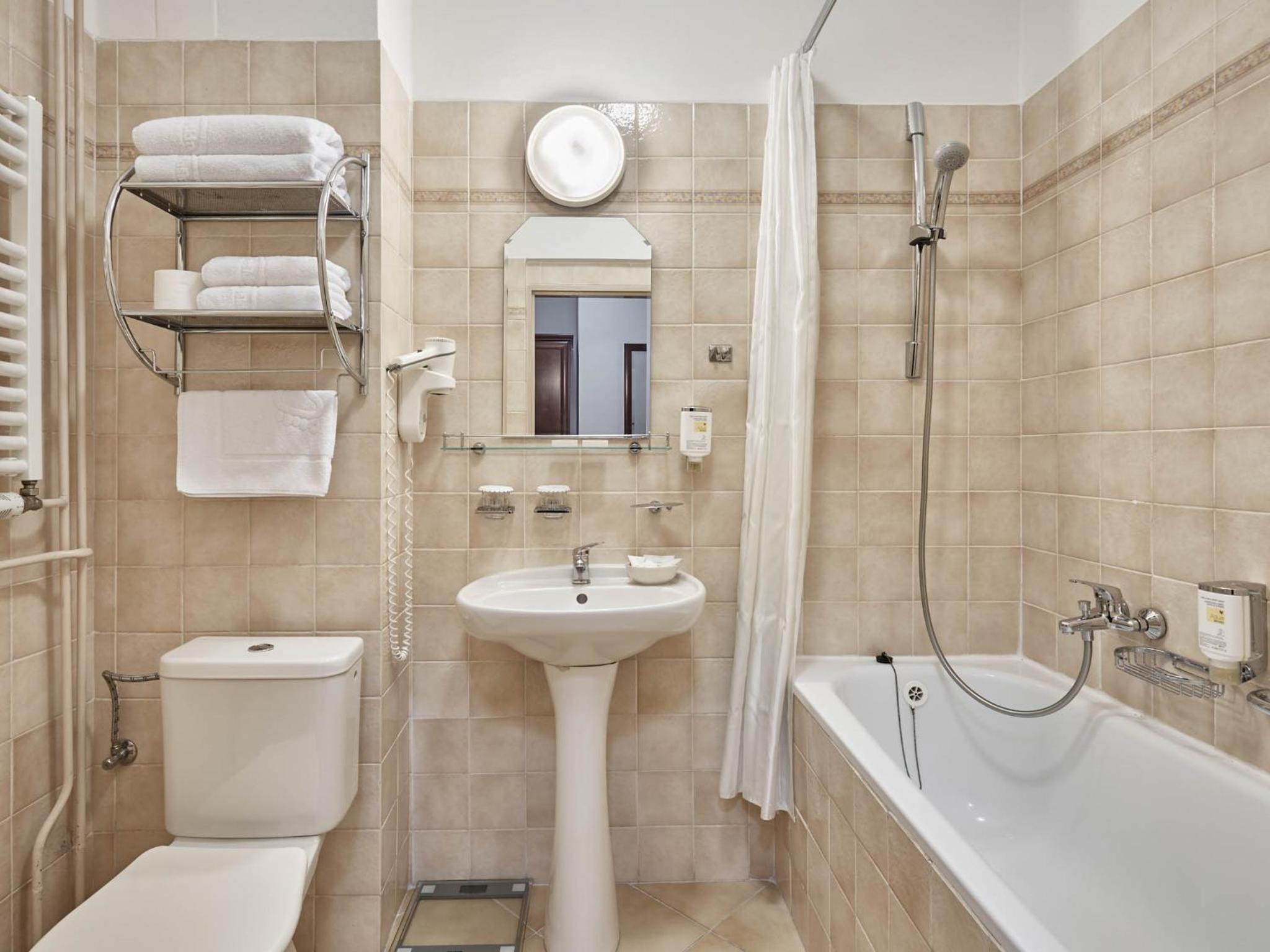 Exclusive Double Room with City View - Photo 11