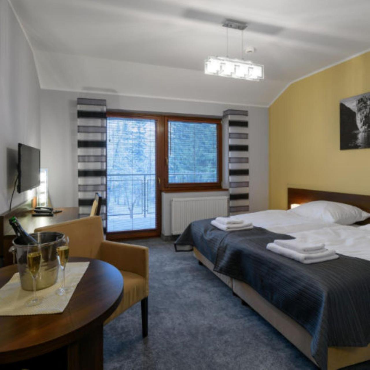 Double or Twin Room with Balcony - Photo 1