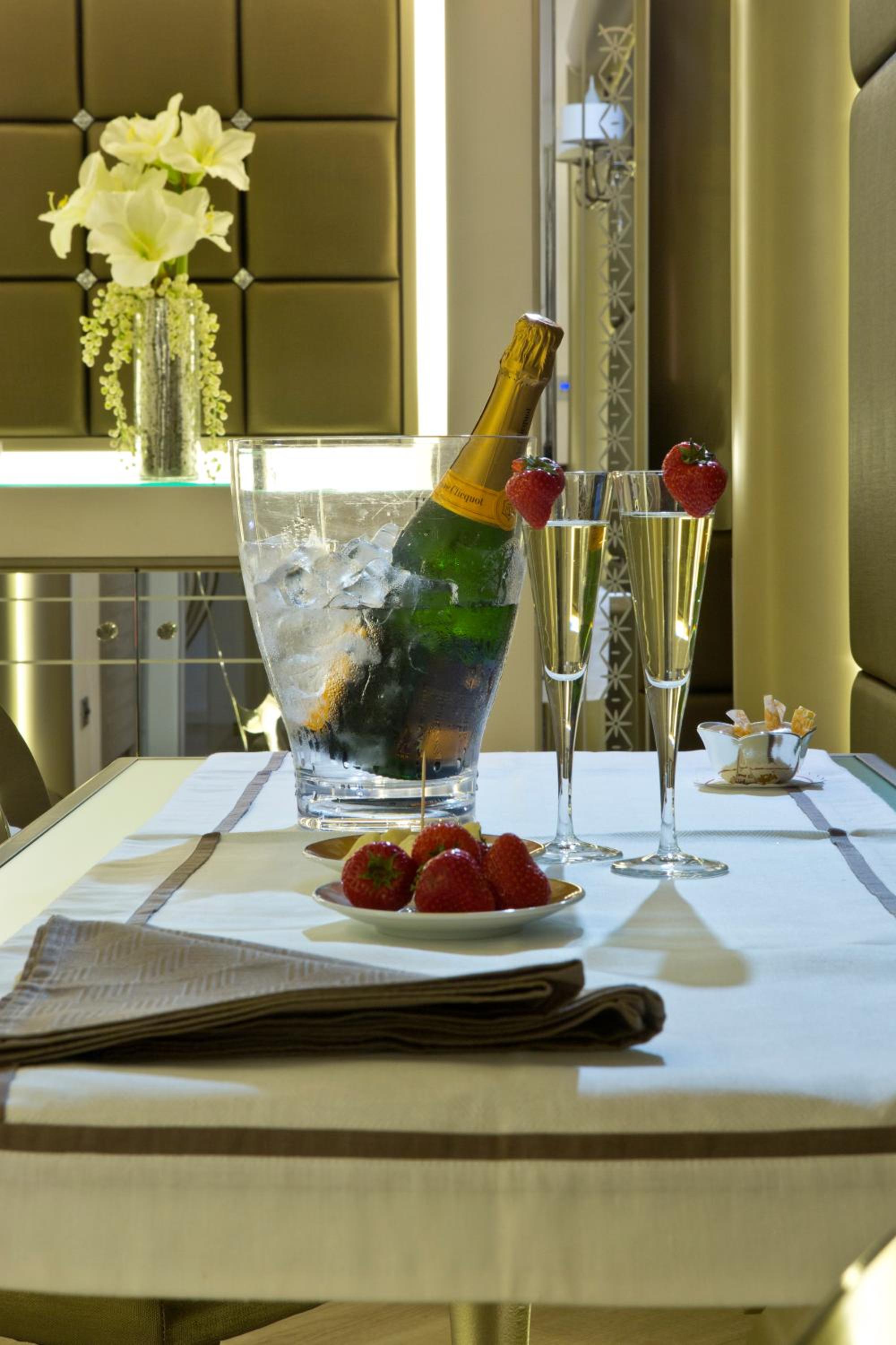 Suite - Photo 4
