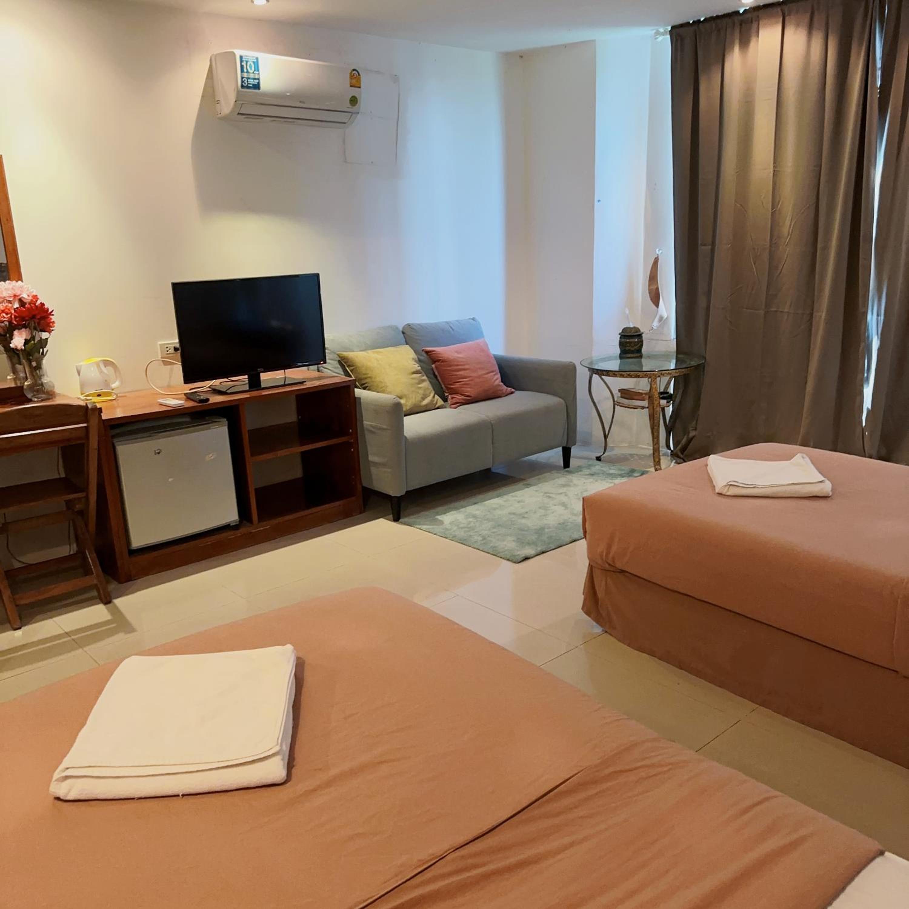 Deluxe Twin Room - Photo 2