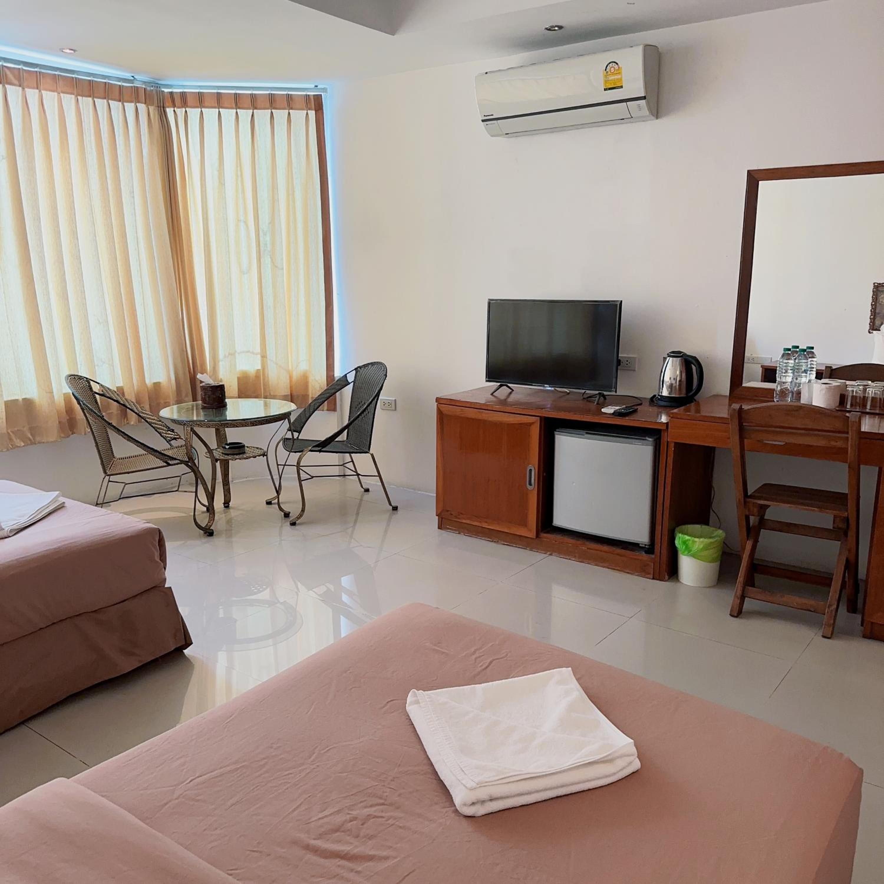 Standard Twin Room - Photo 3