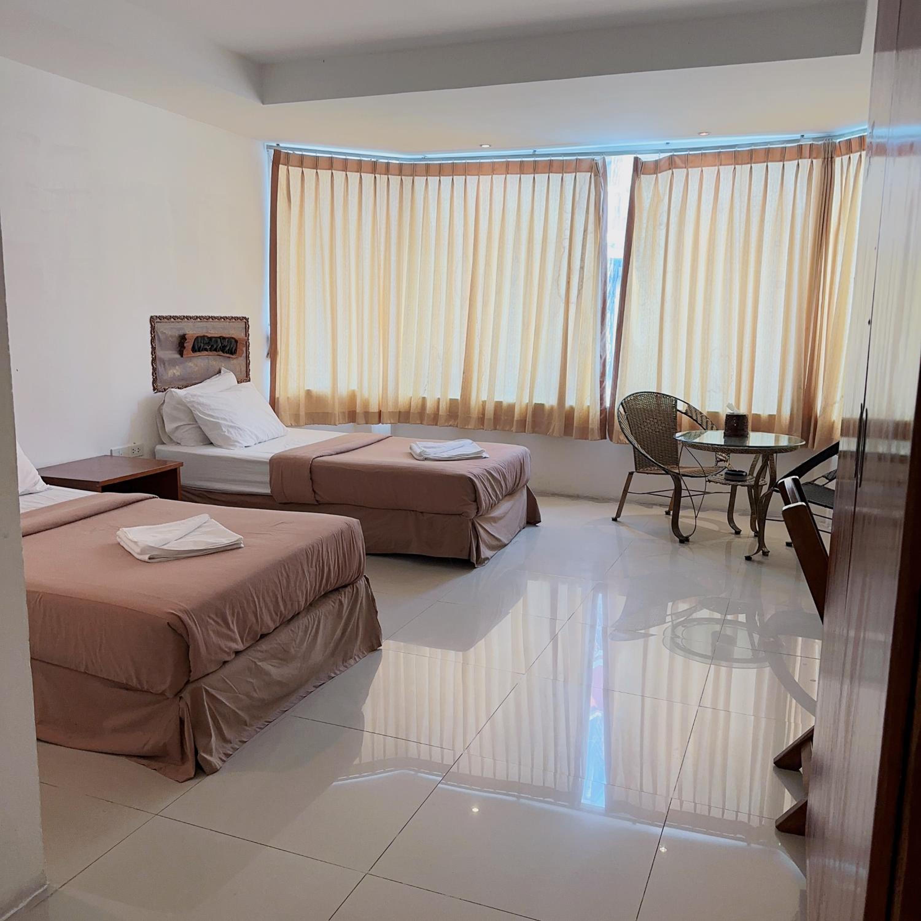 Standard Twin Room - Photo 2