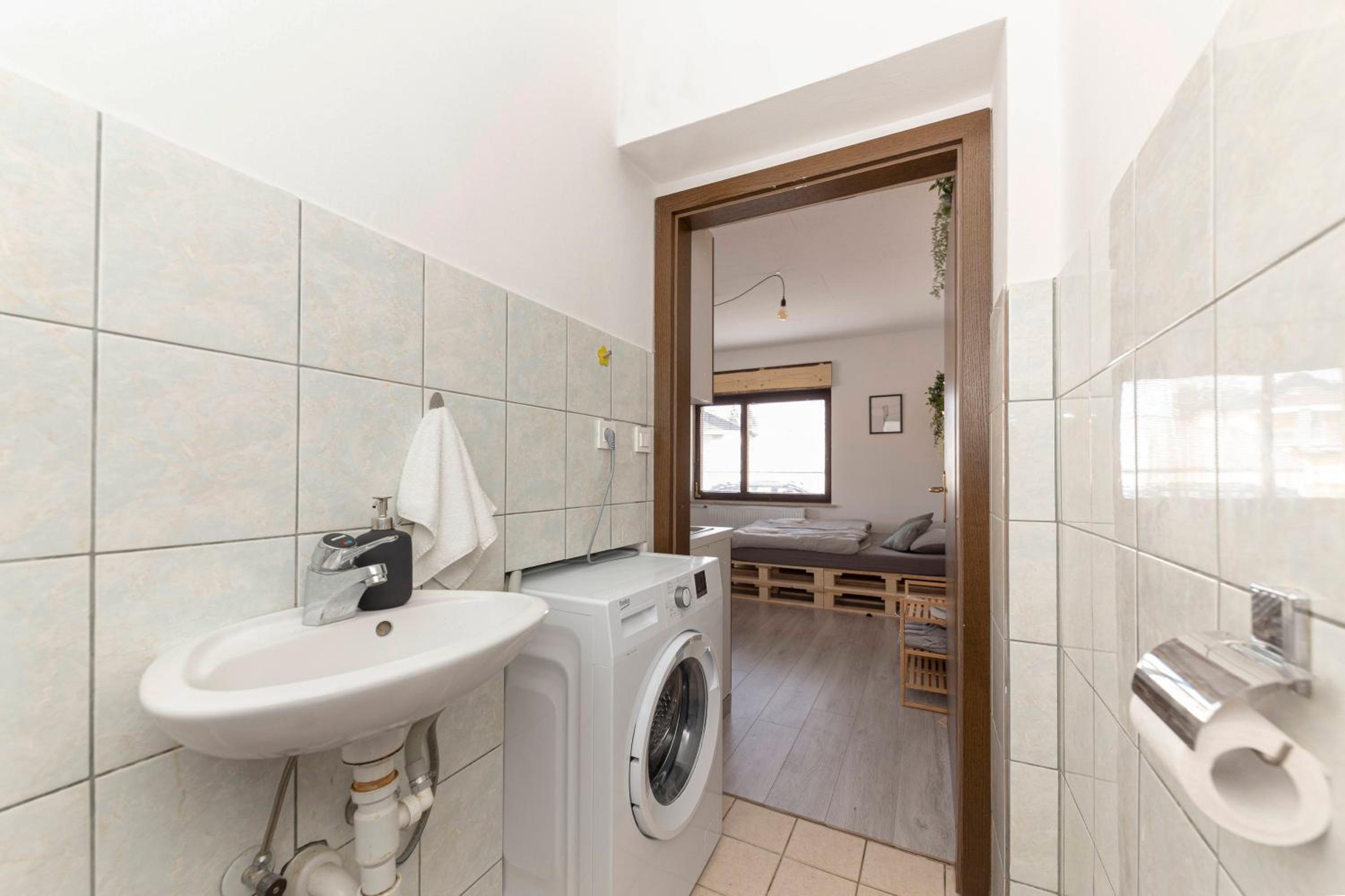 One-Bedroom Apartment - Photo 3